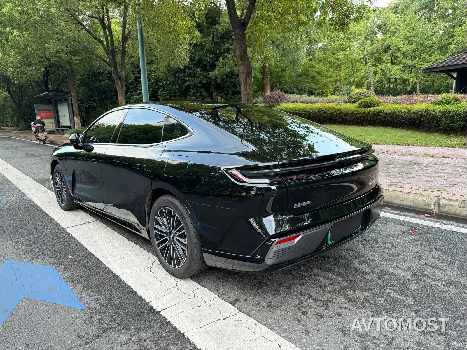 Geely Galaxy Xingyao 8 2025 130km EM-i Premium Edition — фото 13