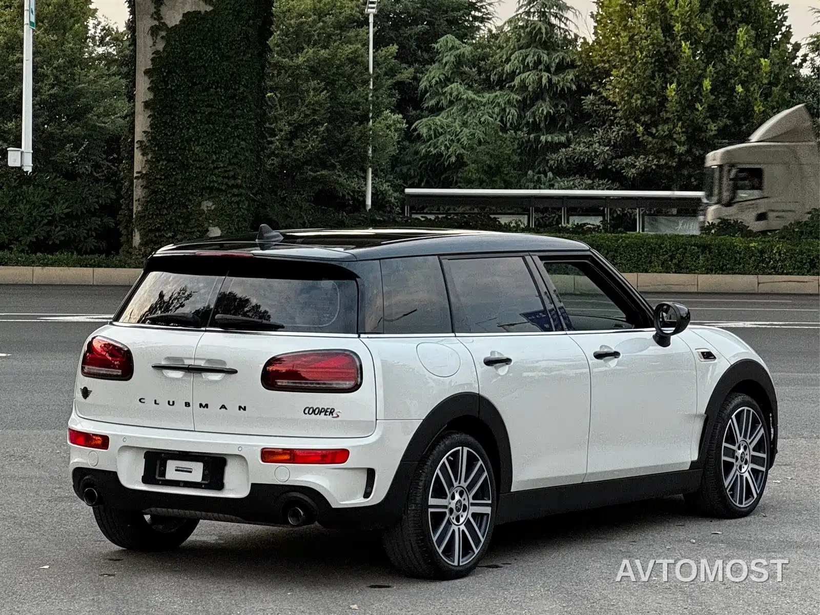 MINI CLUBMAN 2023 Facelift 2.0T COOPER S Connoisseur — фото 14