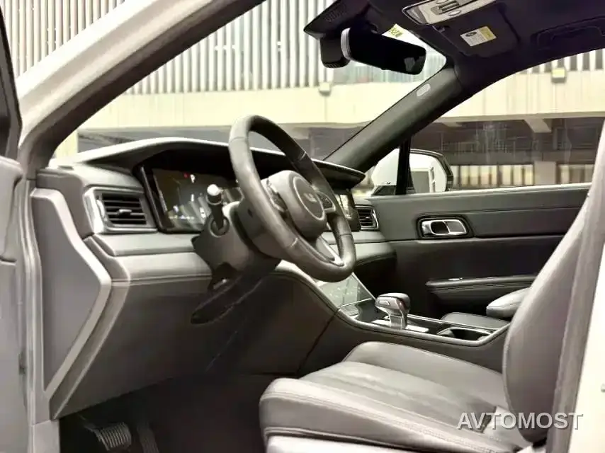 Li ONE 2020 Extended Range 6-seater