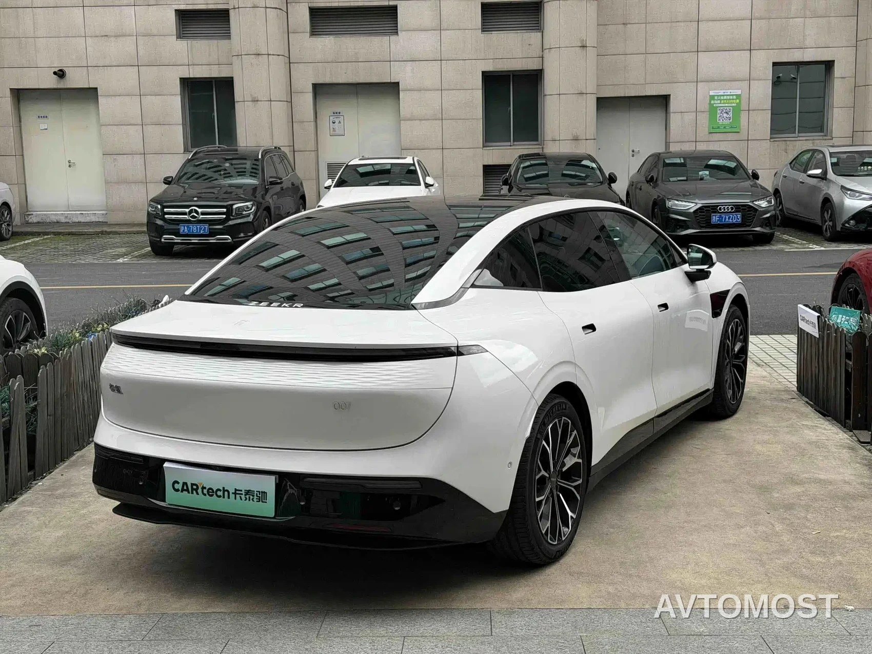 Zeekr 007 2024 Rear-Wheel Drive Smart Edition 75kWh — фото 3