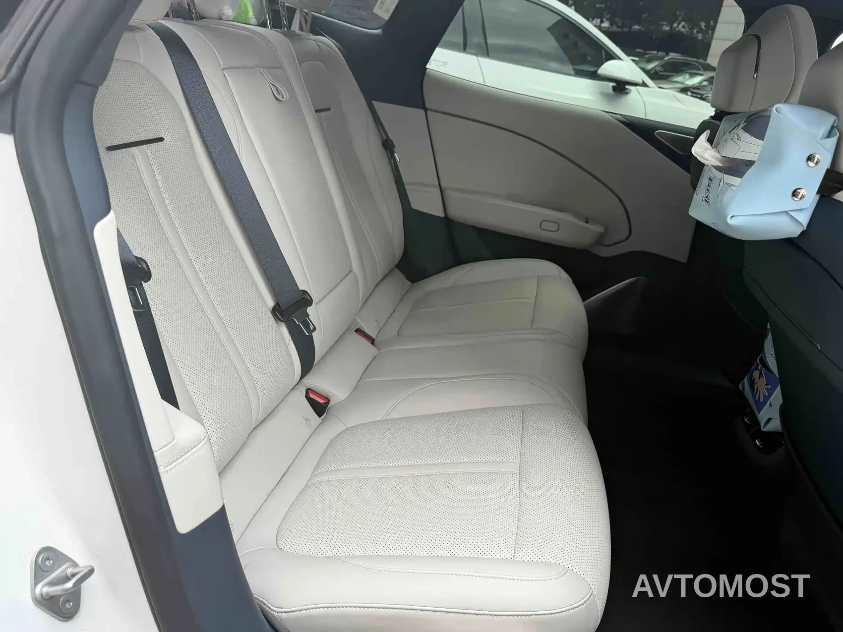 Zeekr 007 2024 Rear-Wheel Drive Smart Edition 75kWh — фото 9