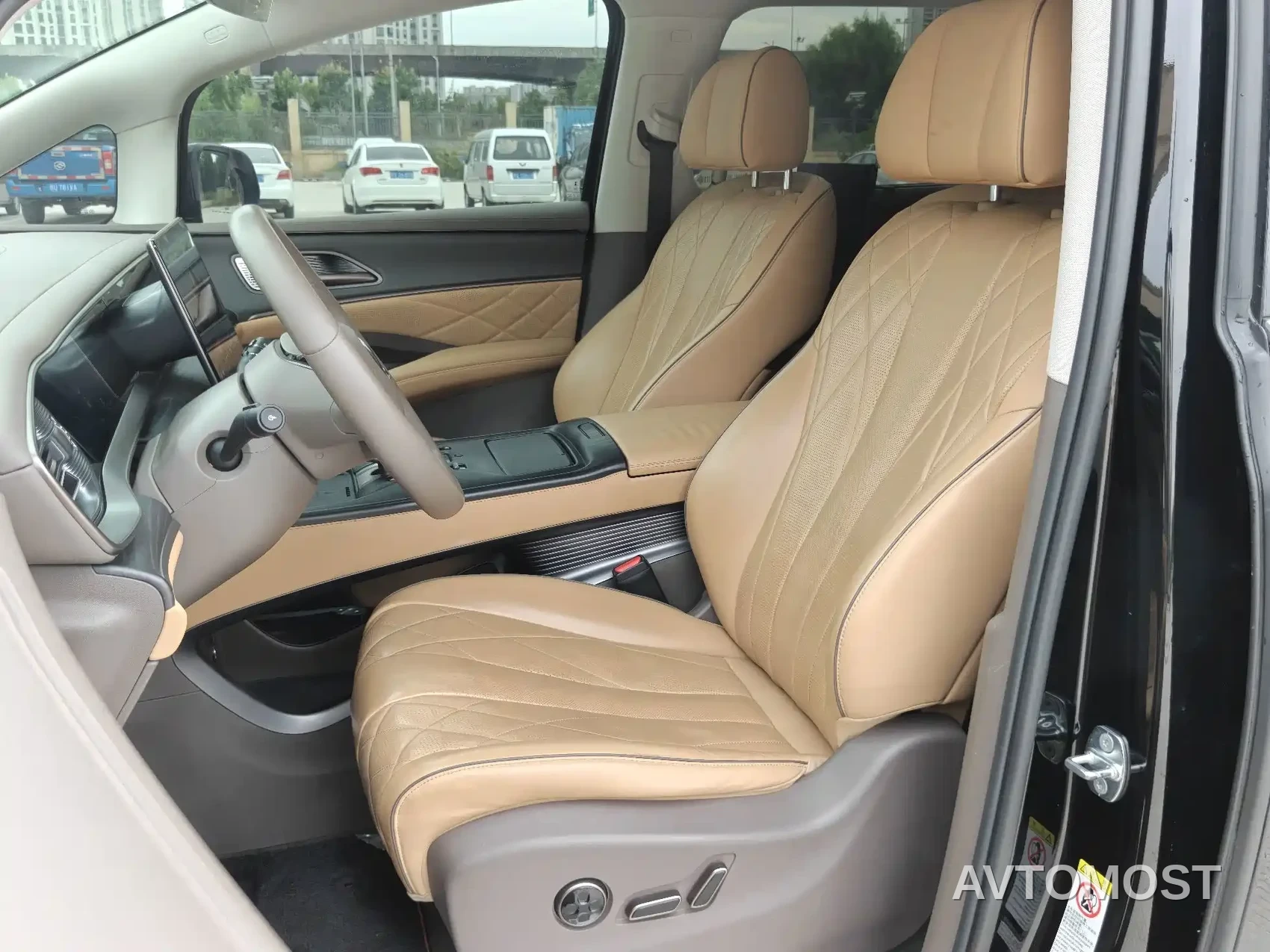 Denza D9 2022 DM-i 970 All-Wheel Drive Honor Edition — фото 5