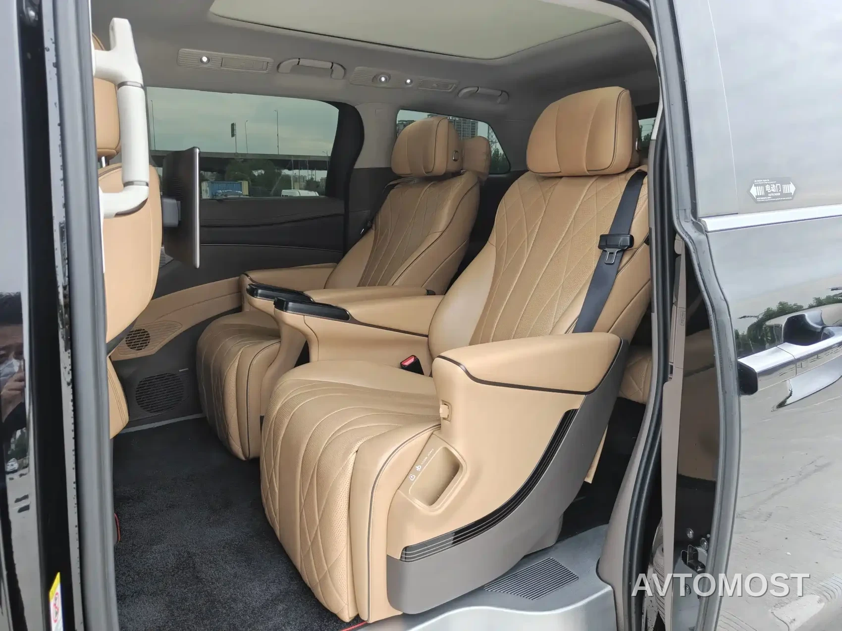 Denza D9 2022 DM-i 970 All-Wheel Drive Honor Edition — фото 6