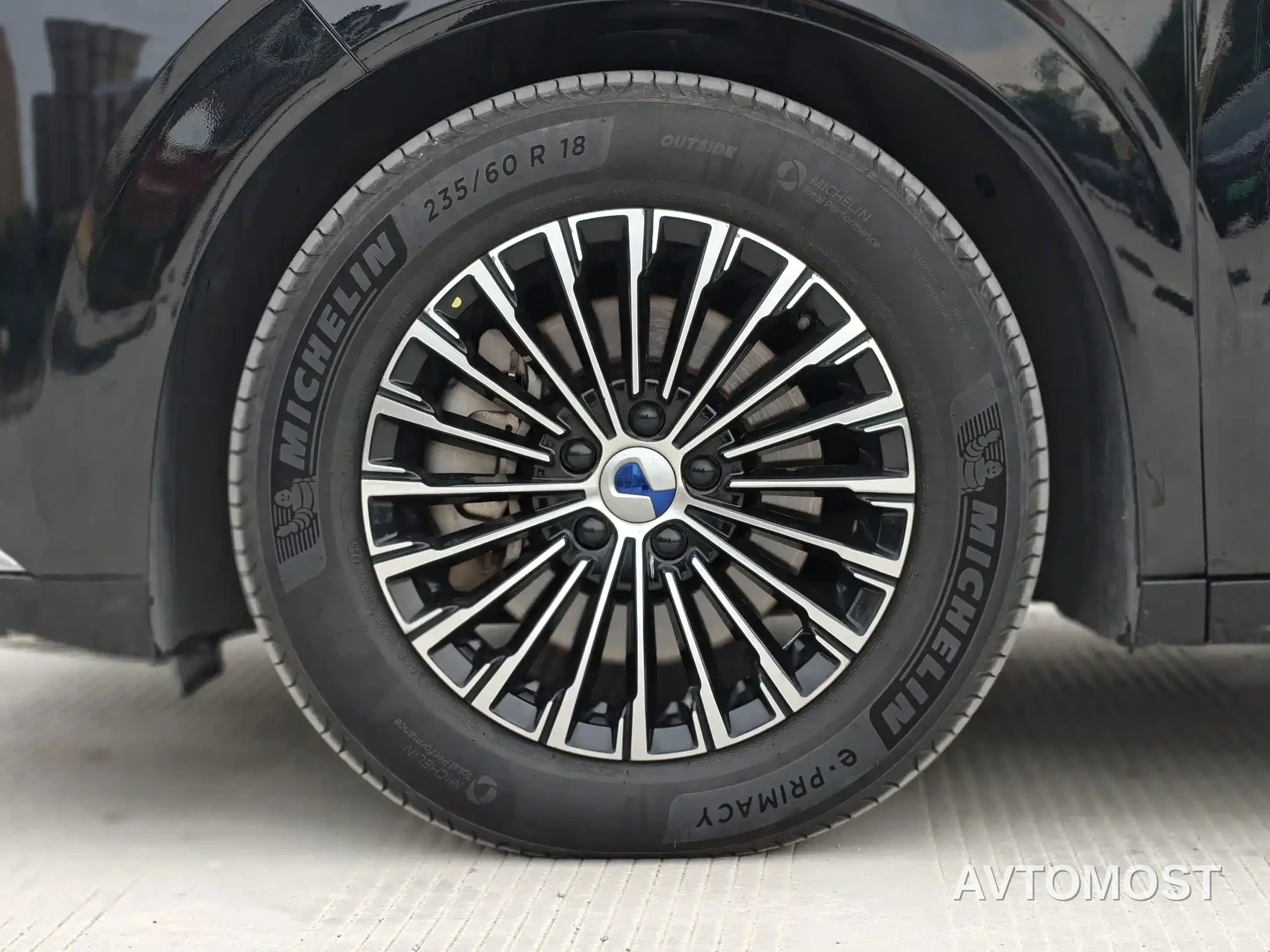 Denza D9 2022 DM-i 970 All-Wheel Drive Honor Edition — фото 10