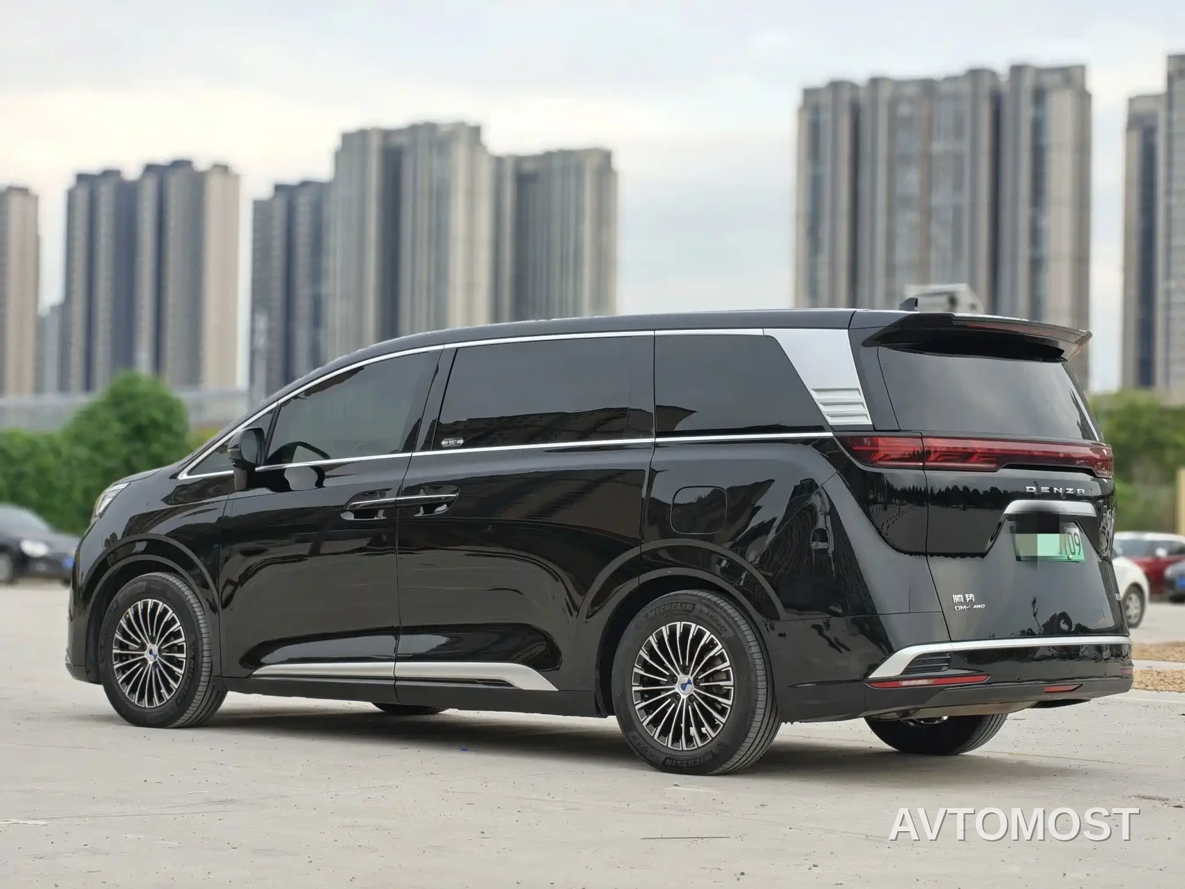 Denza D9 2022 DM-i 970 All-Wheel Drive Honor Edition — фото 12