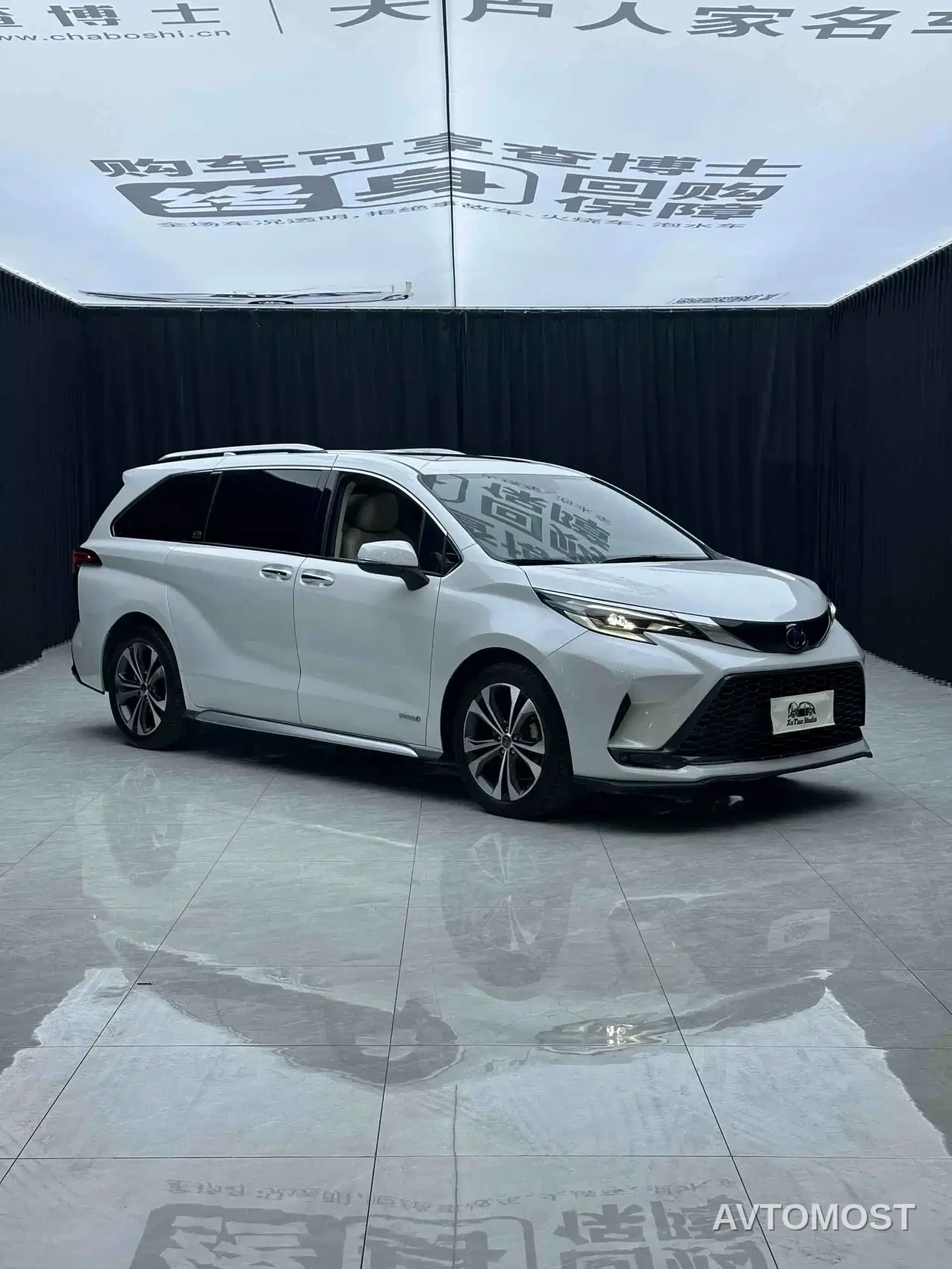 Toyota Granvia 2023 2.5L Hybrid VIP Edition — фото 9
