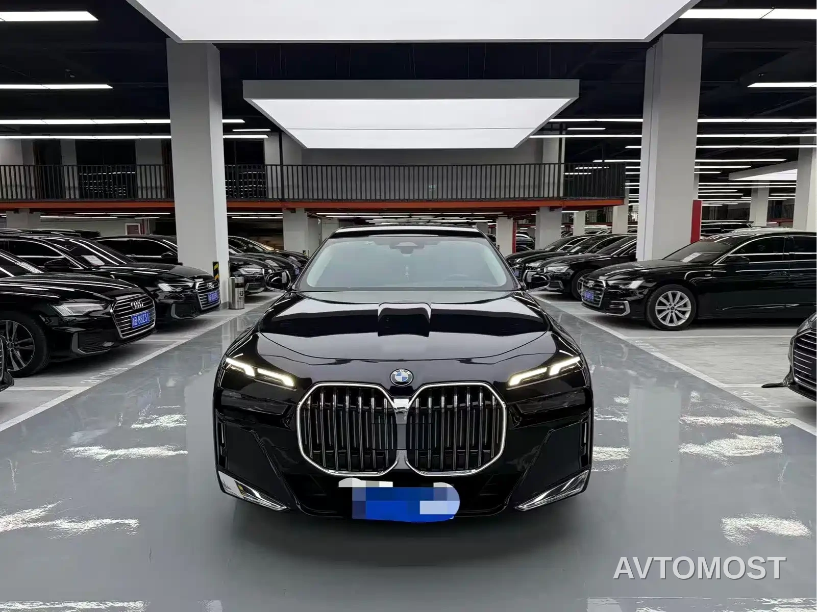 BMW 7 Series 2023 Model 735Li M Sport Package — фото 2