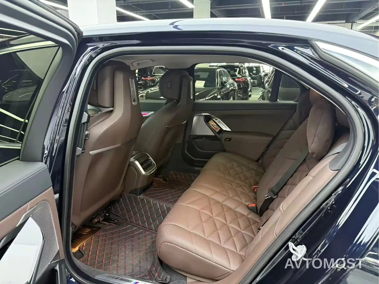 BMW 7 Series 2023 Model 735Li M Sport Package — фото 7