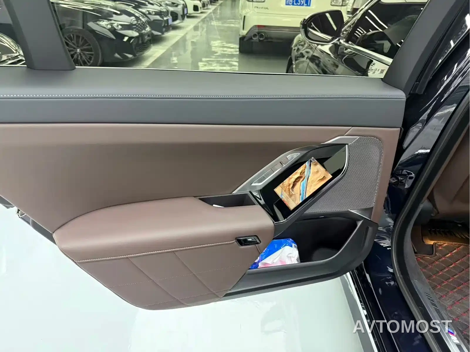 BMW 7 Series 2023 Model 735Li M Sport Package — фото 13