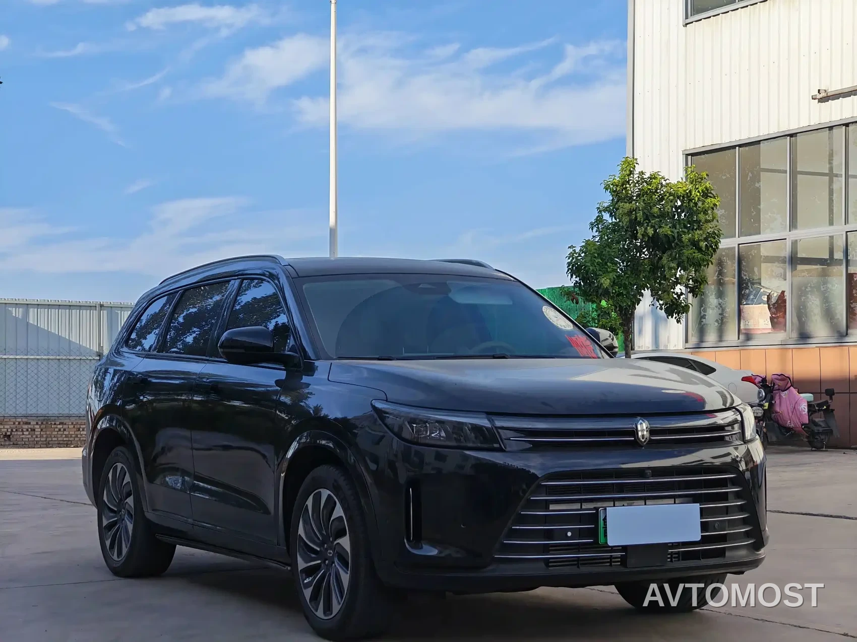 AITO M7 2024 1.5T RWD Plus 5-Seater — фото 3