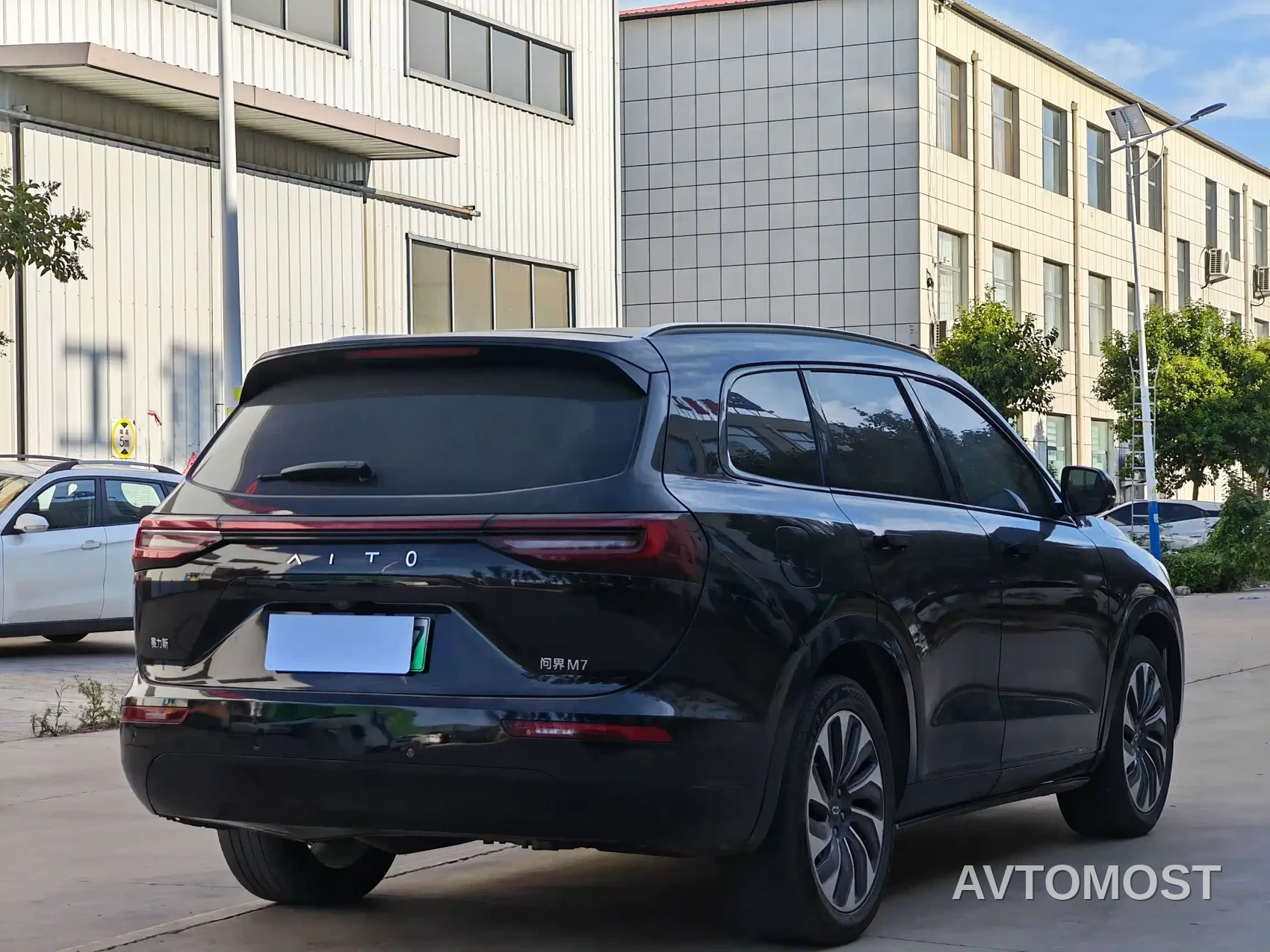 AITO M7 2024 1.5T RWD Plus 5-Seater — фото 5