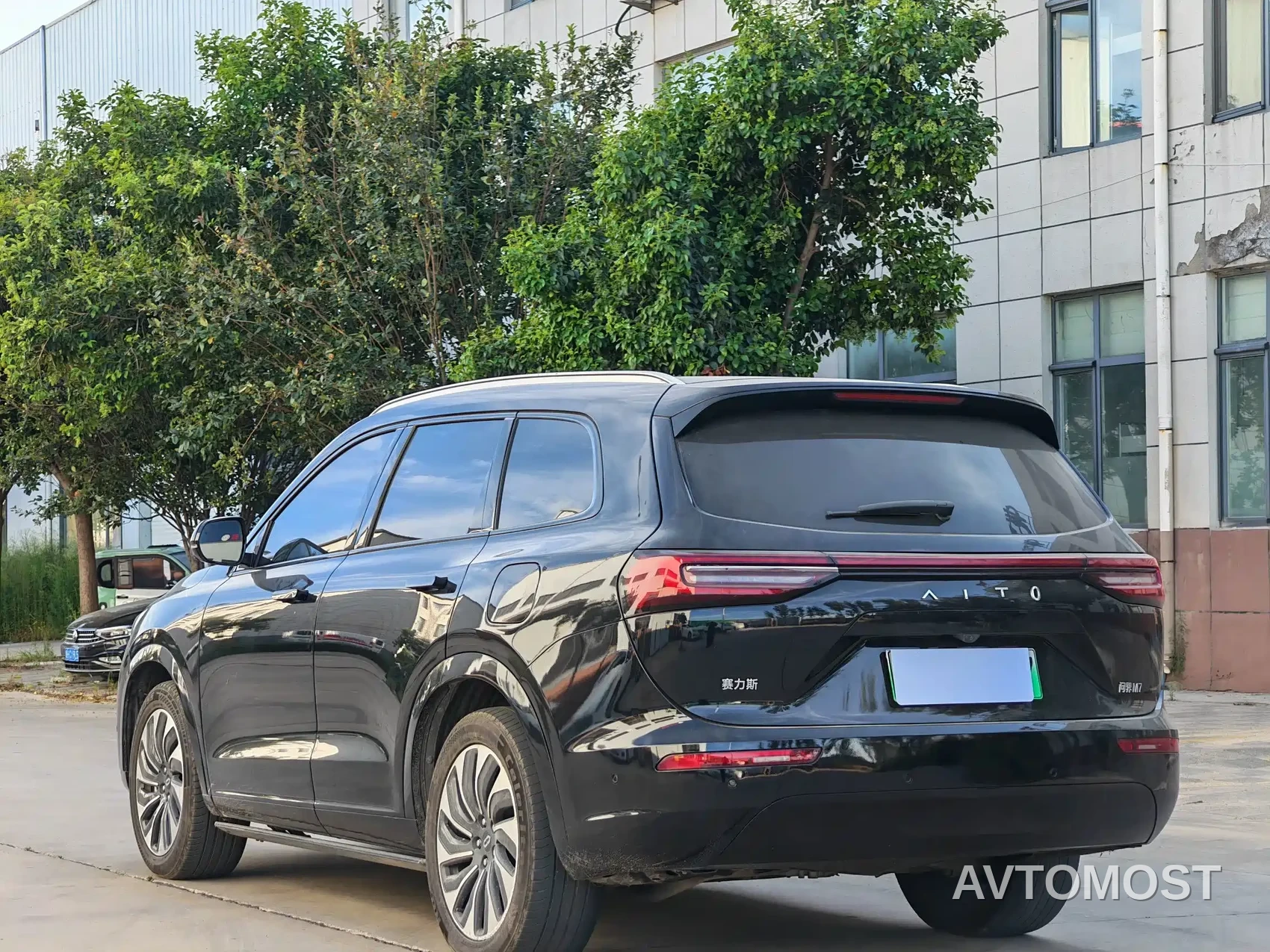 AITO M7 2024 1.5T RWD Plus 5-Seater — фото 6