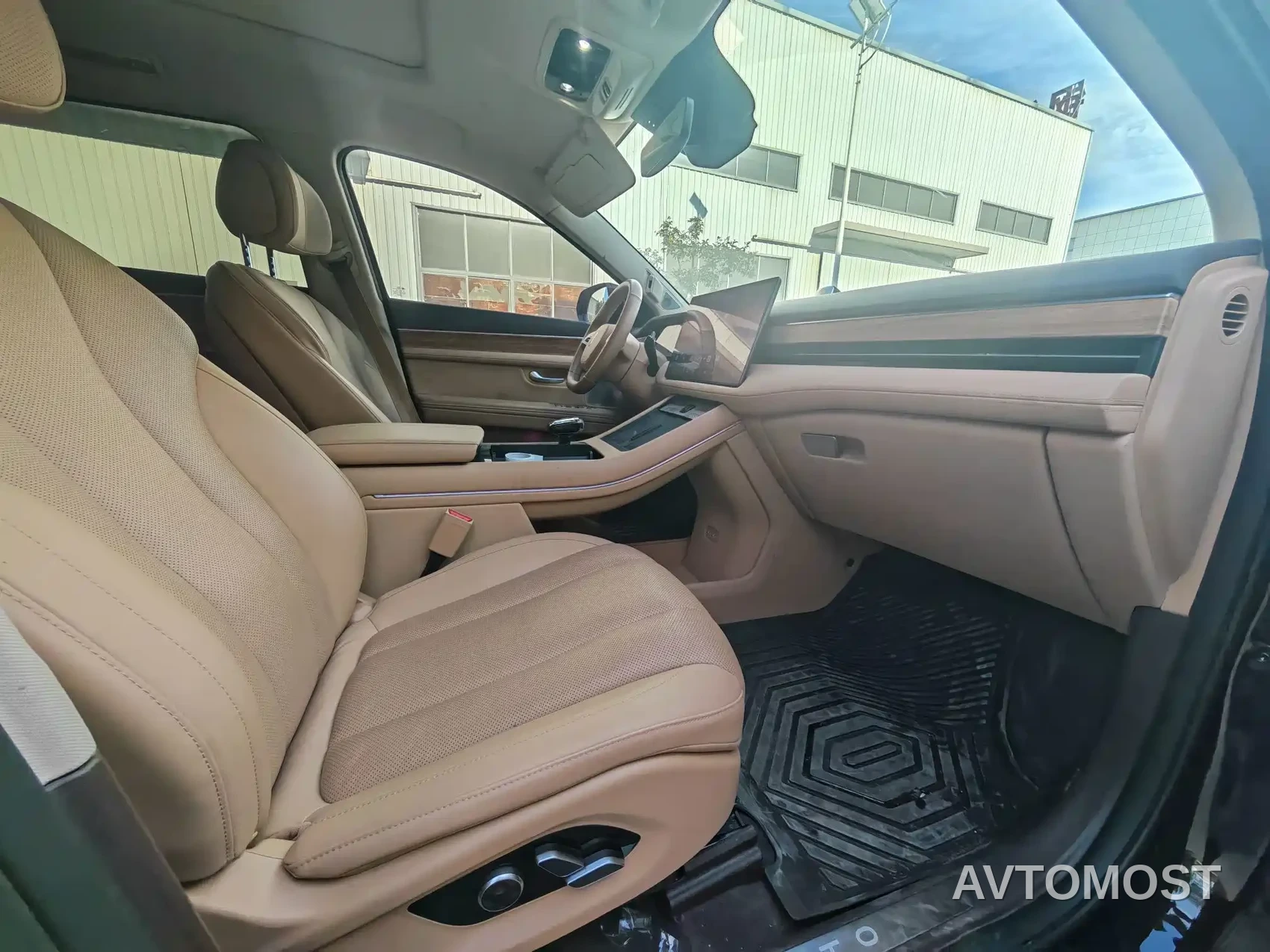 AITO M7 2024 1.5T RWD Plus 5-Seater — фото 7