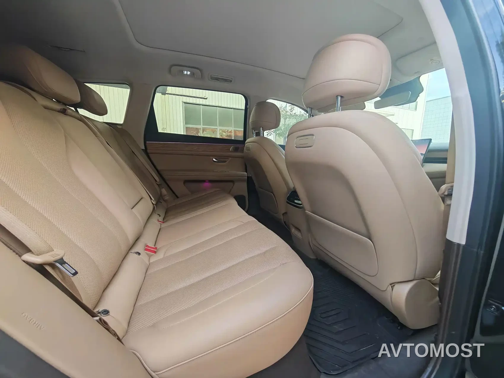 AITO M7 2024 1.5T RWD Plus 5-Seater — фото 8