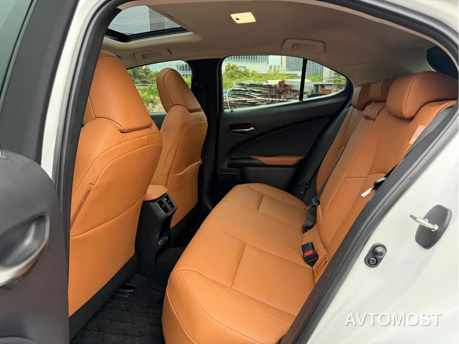 Lexus UX Electric 2020 300e Pure Yue Edition — фото 4