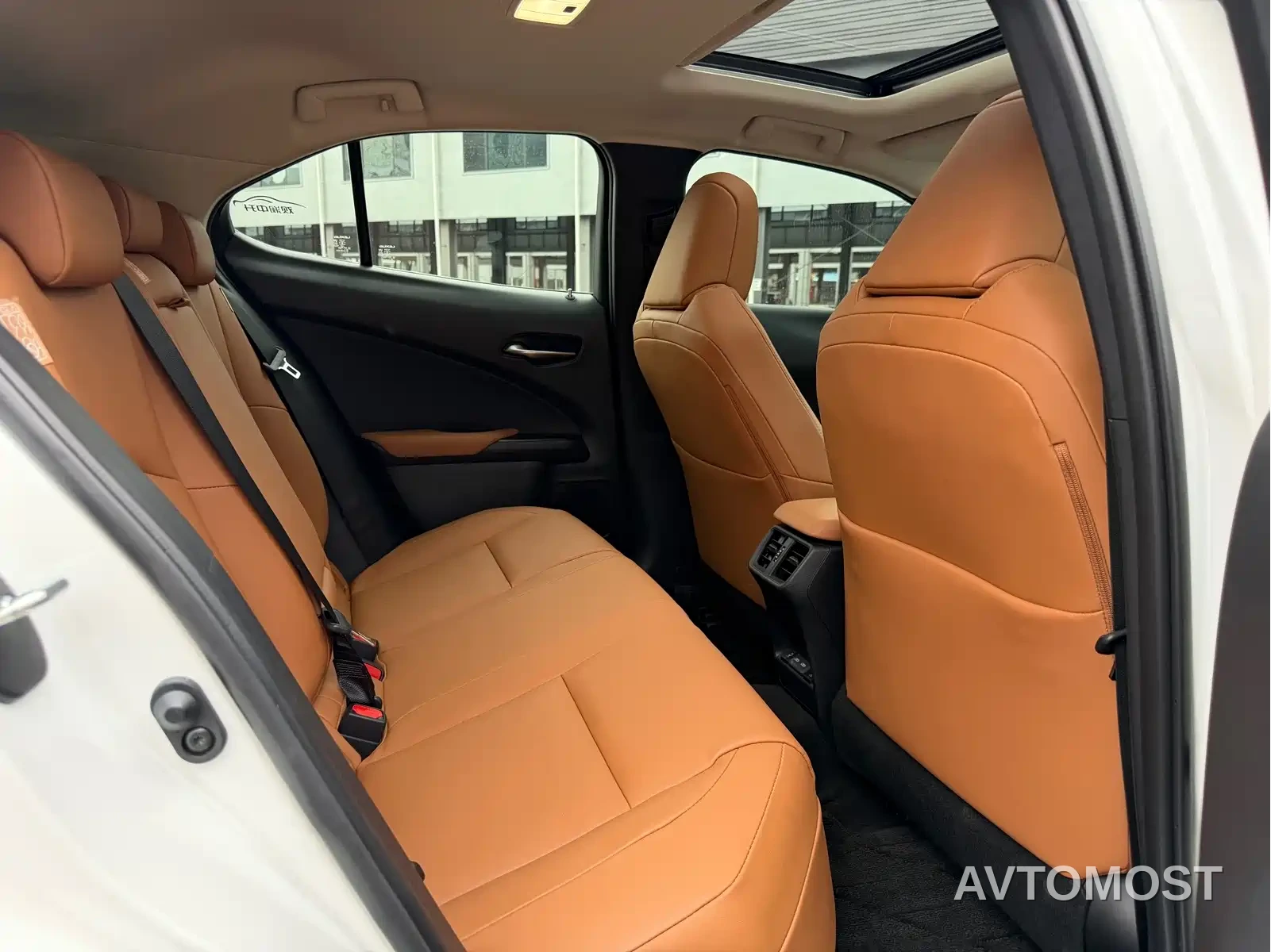 Lexus UX Electric 2020 300e Pure Yue Edition — фото 7