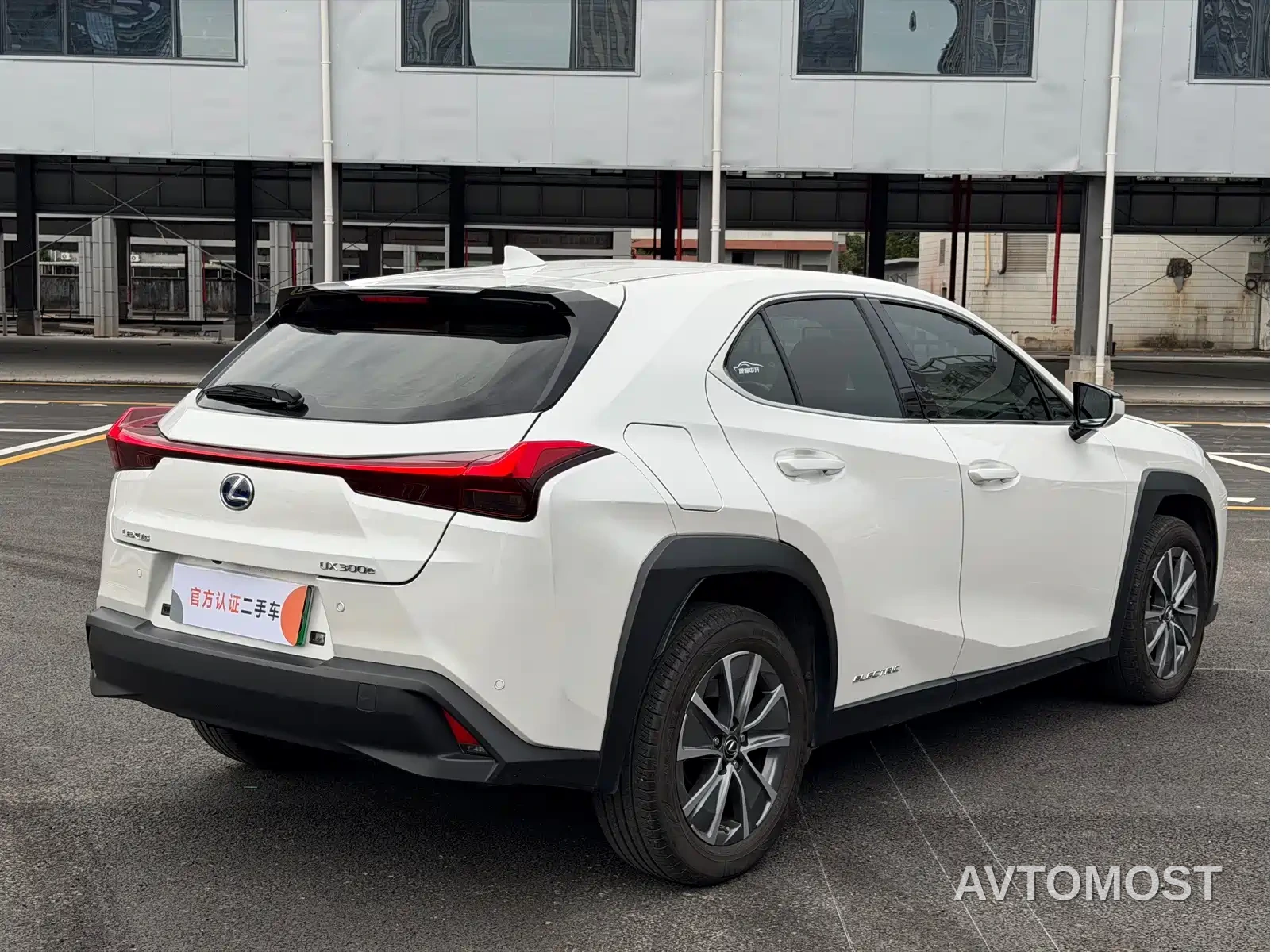 Lexus UX Electric 2020 300e Pure Yue Edition — фото 11