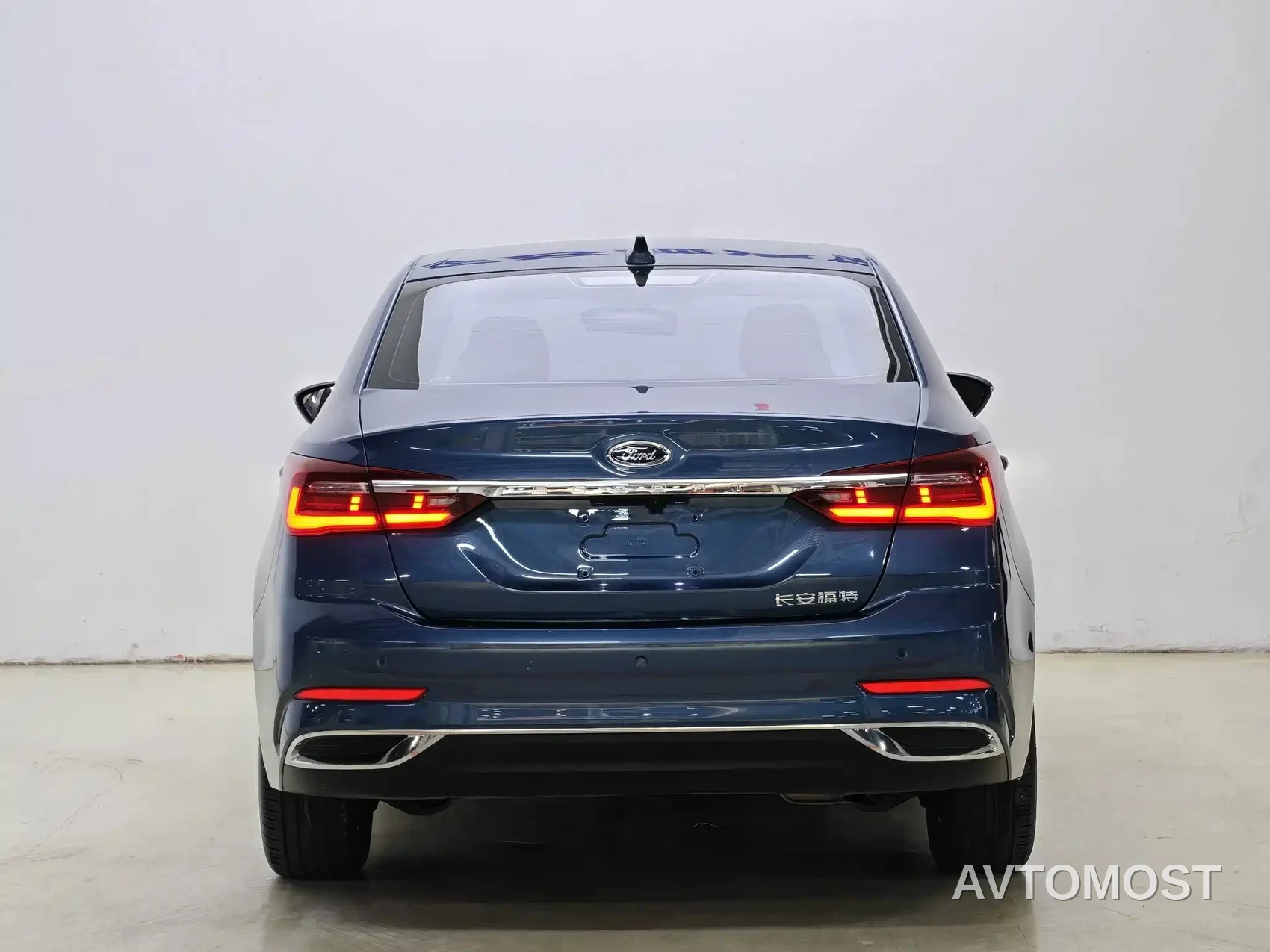 Ford Escort 2021 1.5L Automatic Diamond Edition — фото 5