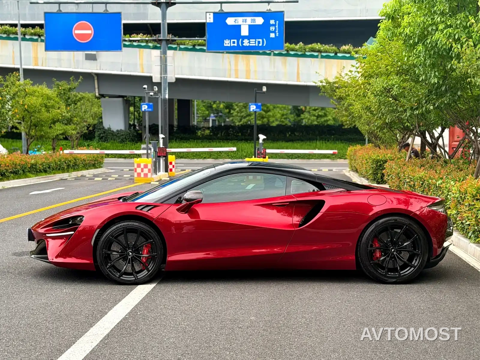 McLaren Artura 2023 3.0T Hybrid Standard — фото 6