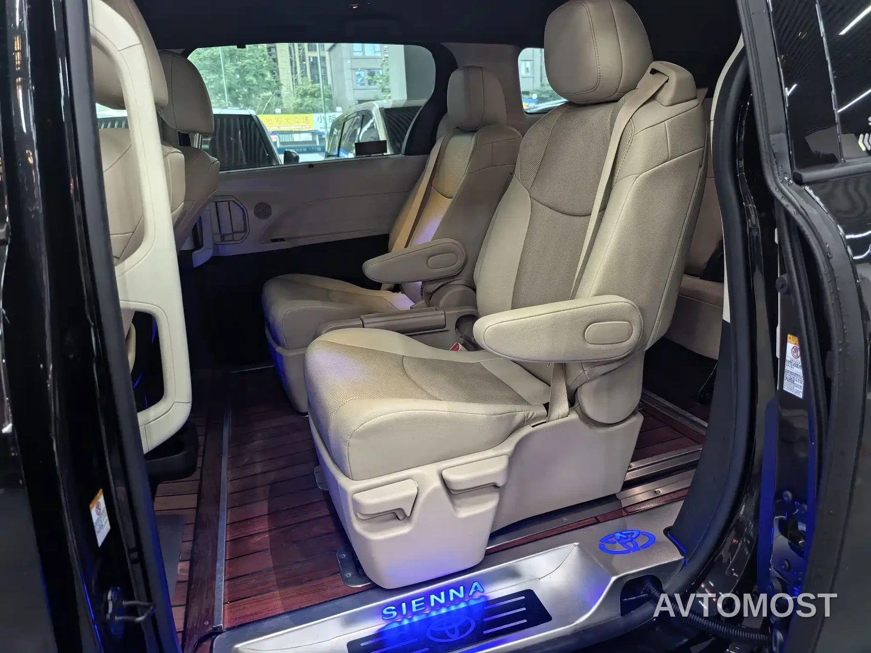 Toyota Sienna 2021 2.5L Hybrid Luxury Edition — фото 10