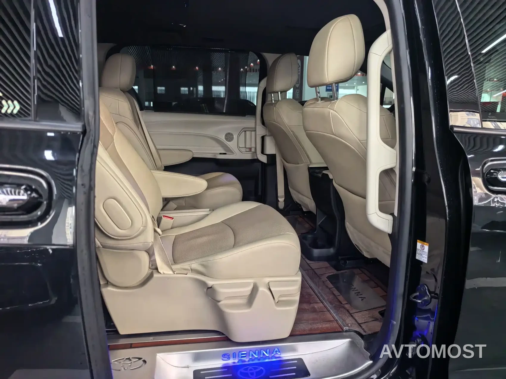 Toyota Sienna 2021 2.5L Hybrid Luxury Edition — фото 14