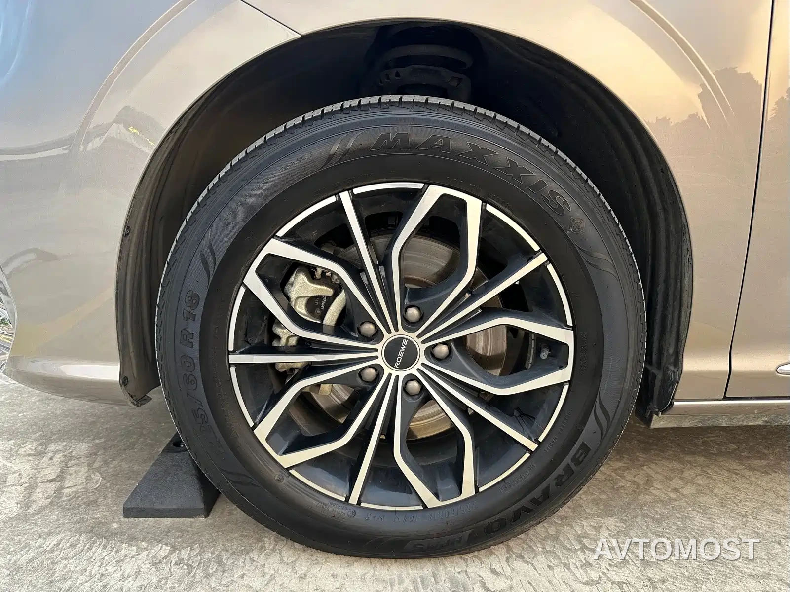 Roewe iMAX8 EV 2025 1.5T DMH Land Luxury Edition — фото 10