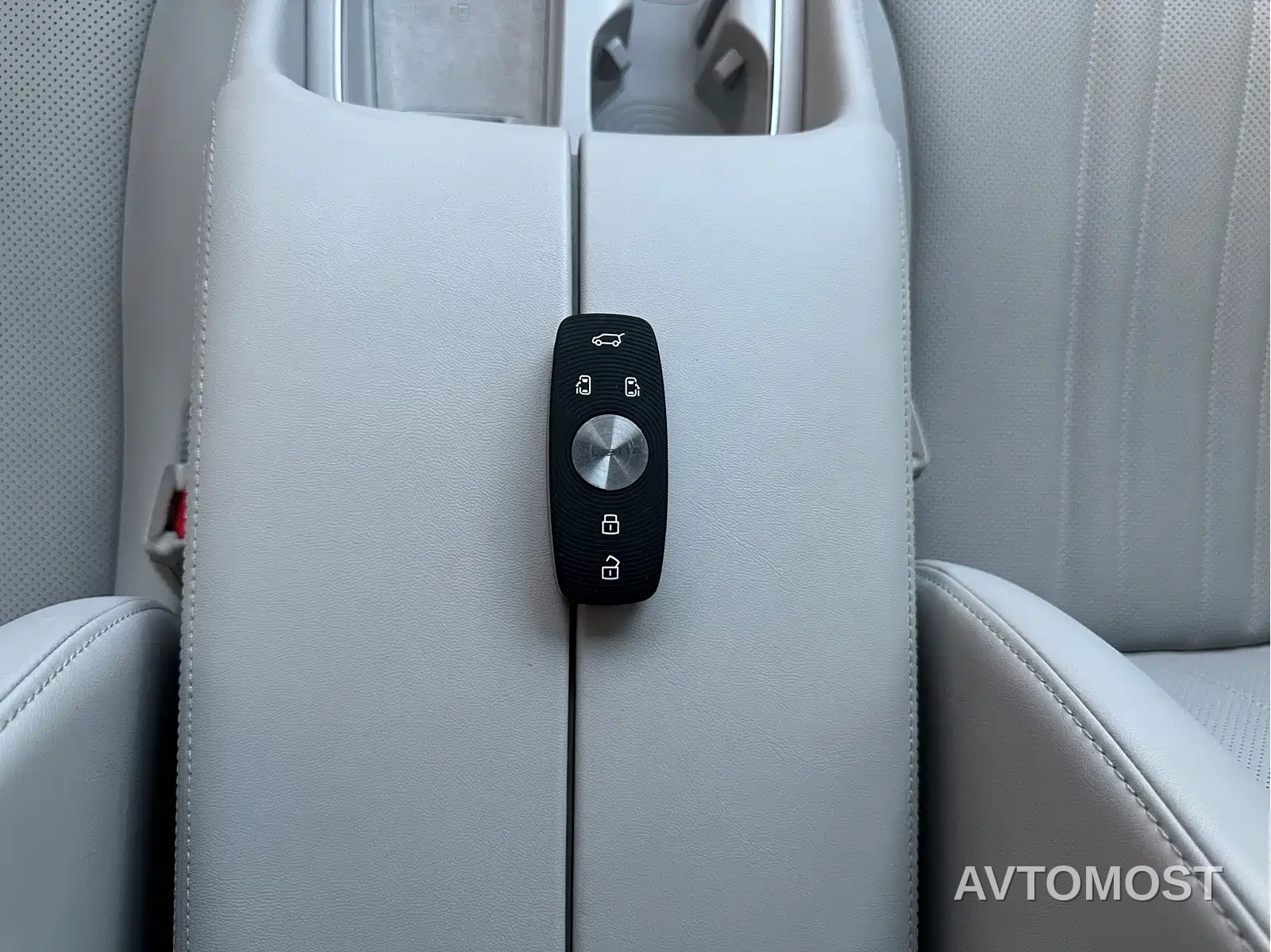 Roewe iMAX8 EV 2025 1.5T DMH Land Luxury Edition — фото 25