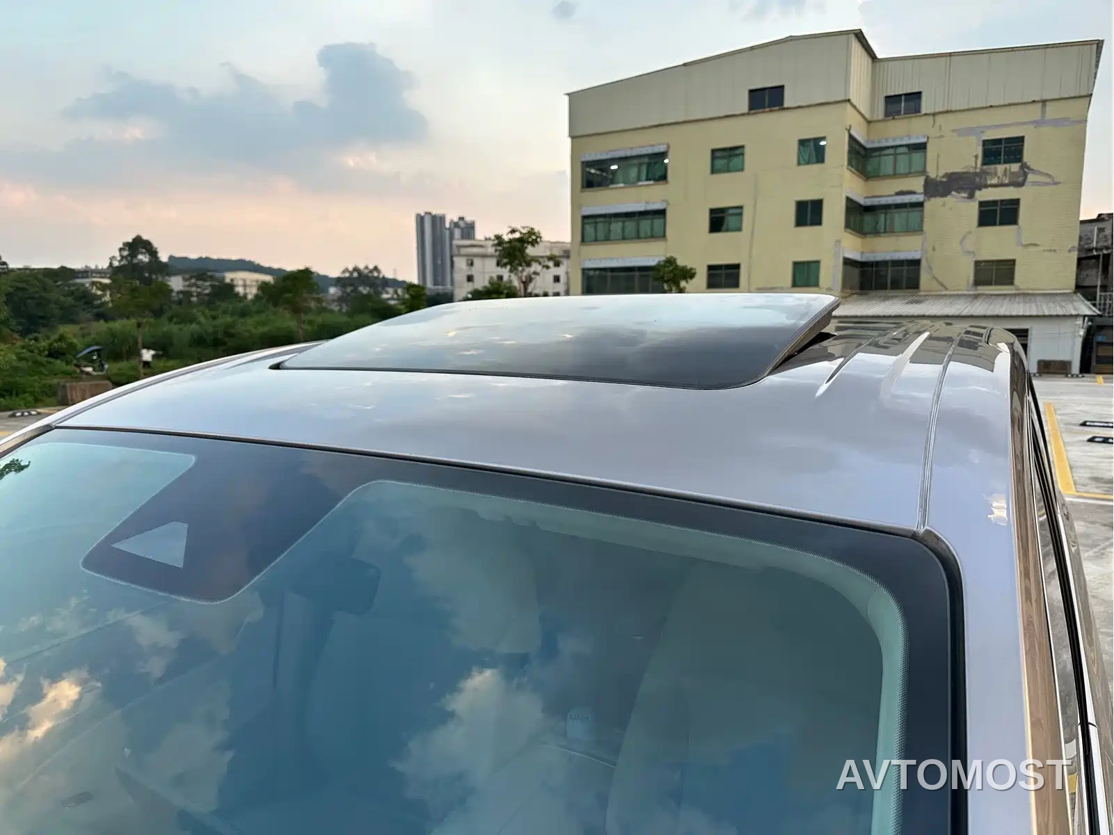Roewe iMAX8 EV 2025 1.5T DMH Land Luxury Edition — фото 34