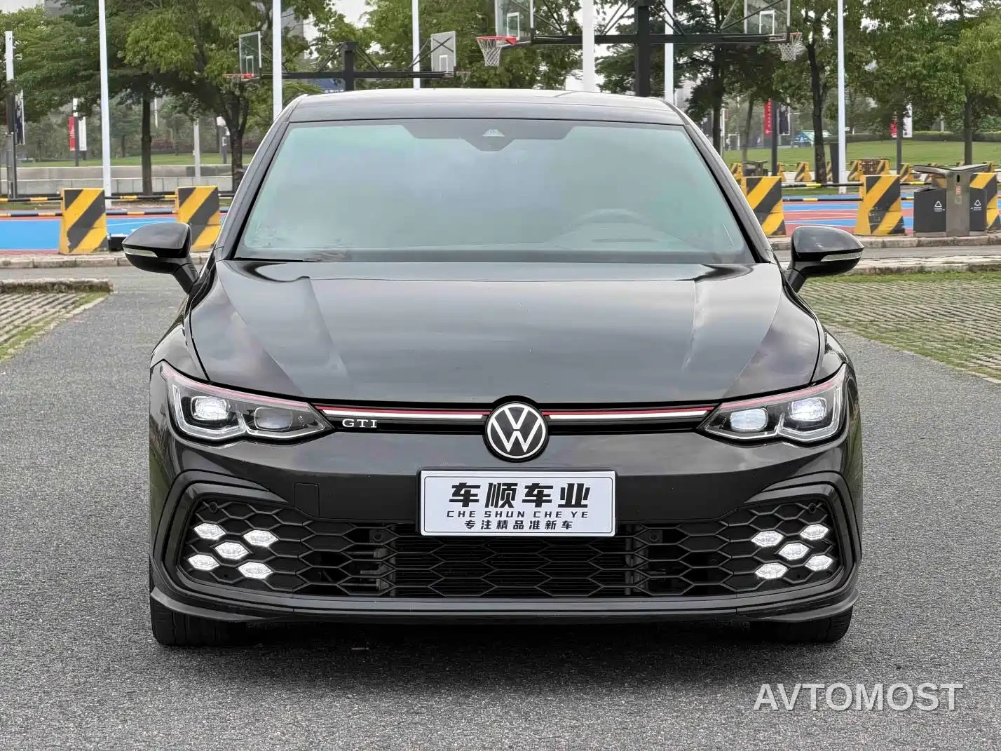 Volkswagen Golf GTI 2023 380TSI DSG GTI — фото 2