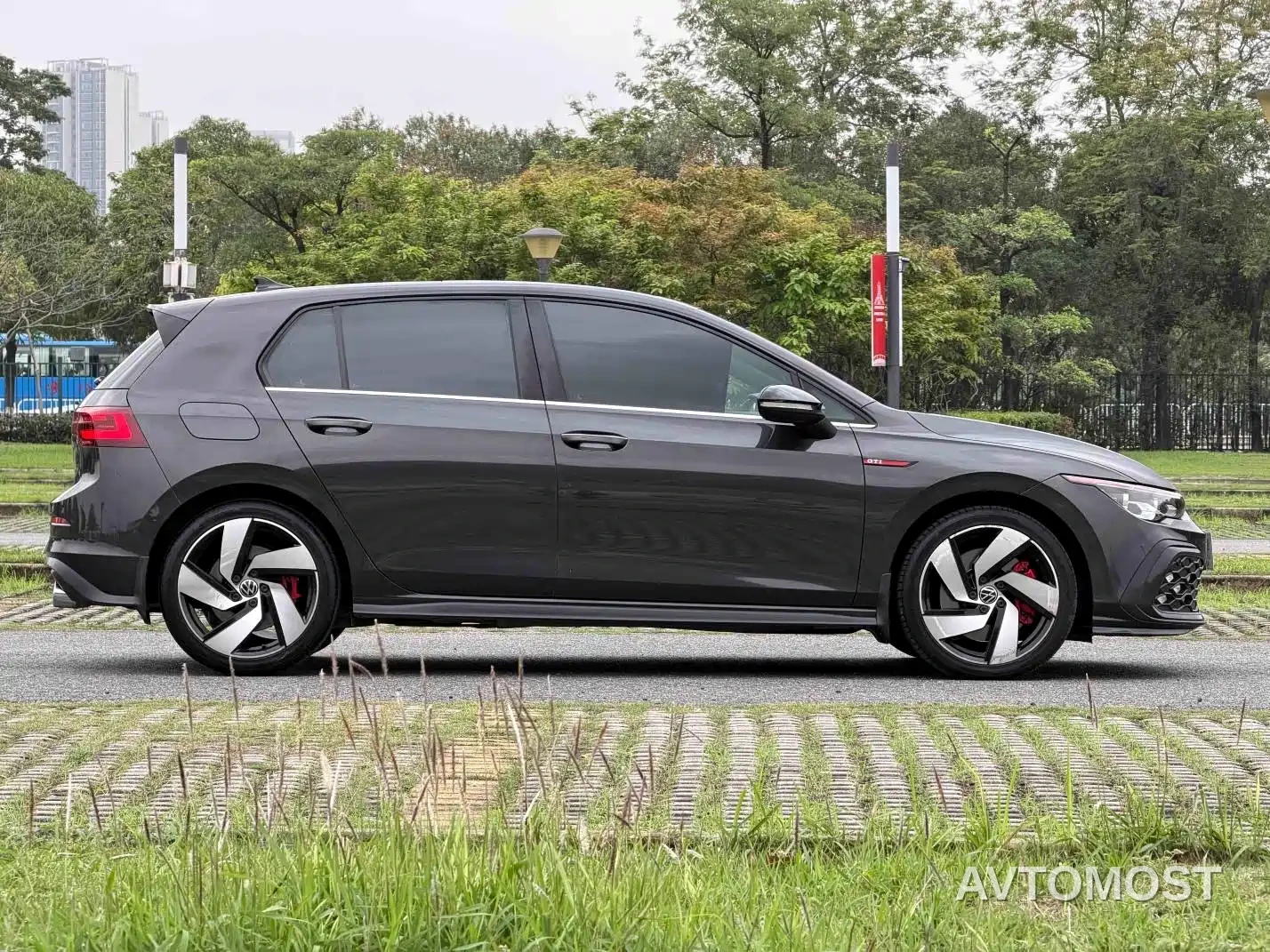 Volkswagen Golf GTI 2023 380TSI DSG GTI — фото 9