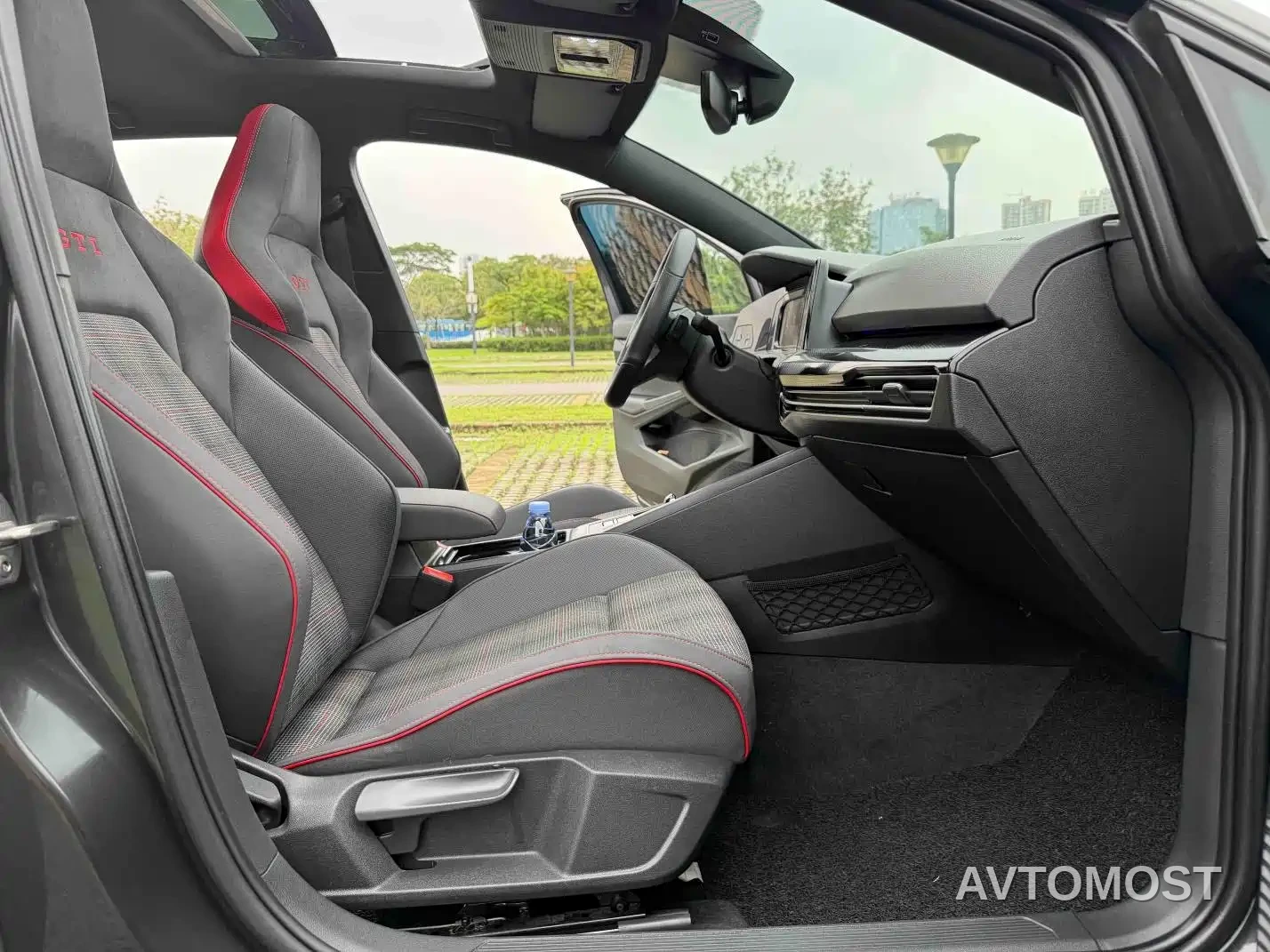 Volkswagen Golf GTI 2023 380TSI DSG GTI — фото 13