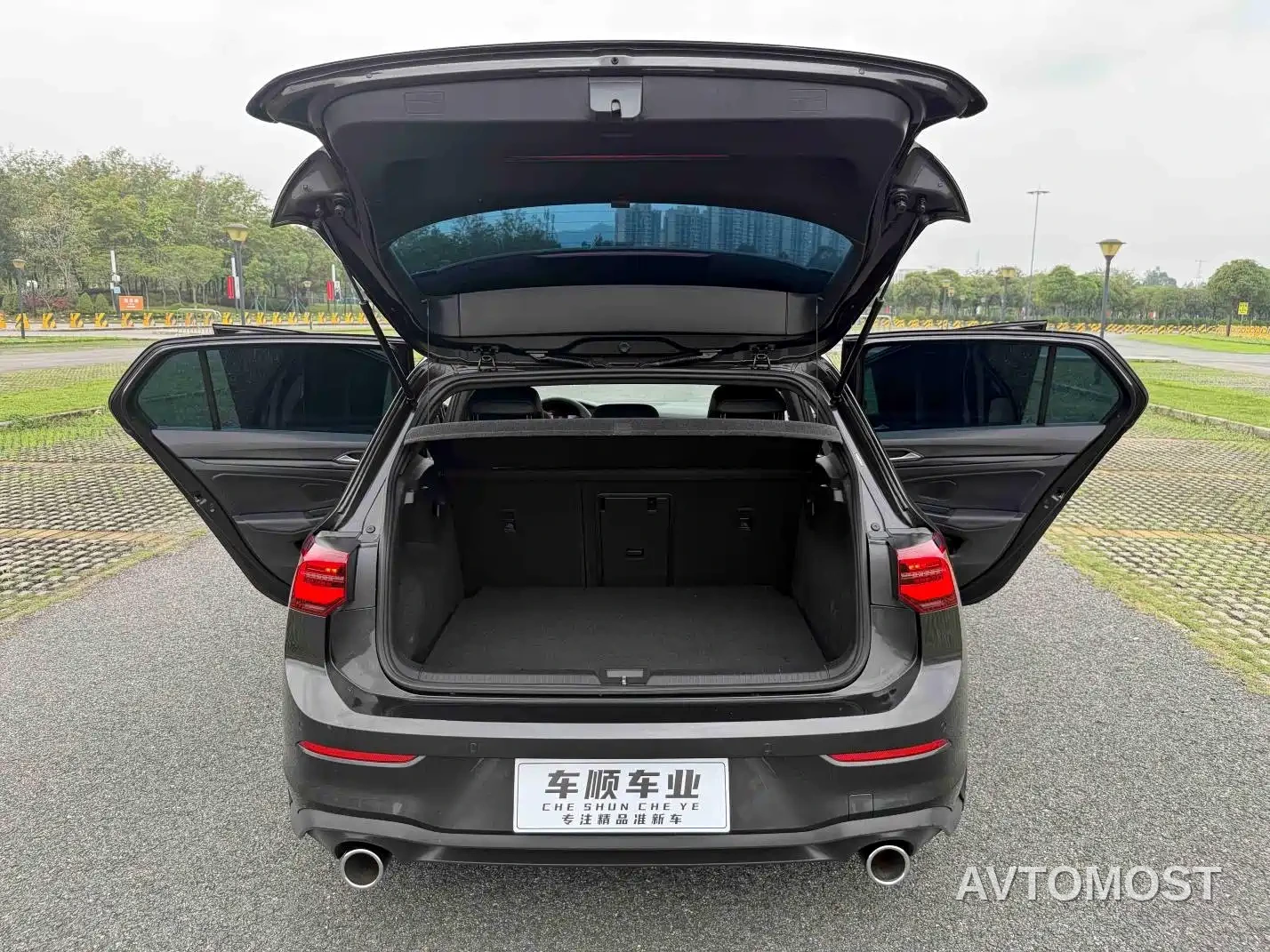Volkswagen Golf GTI 2023 380TSI DSG GTI — фото 24