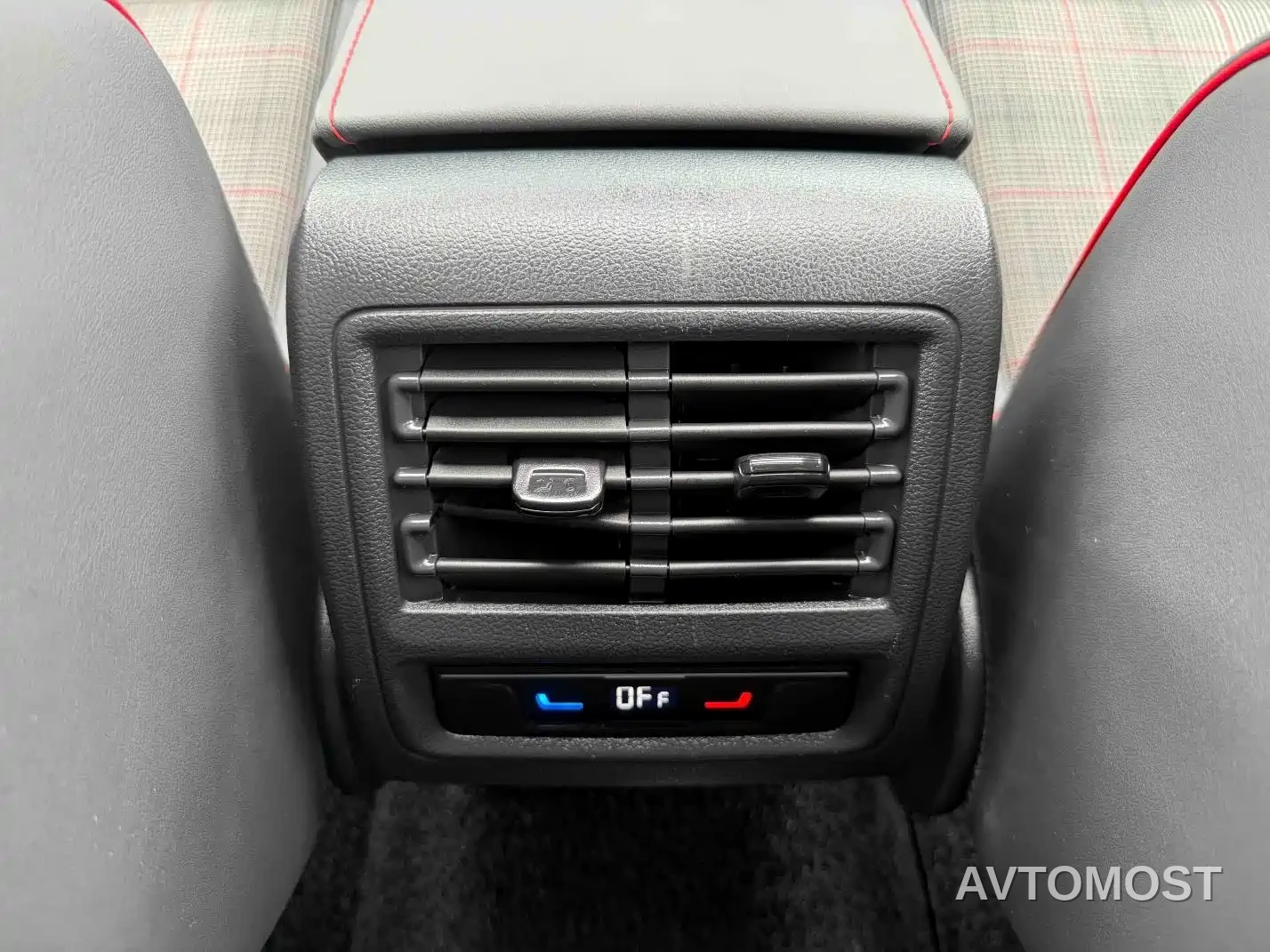 Volkswagen Golf GTI 2023 380TSI DSG GTI — фото 25