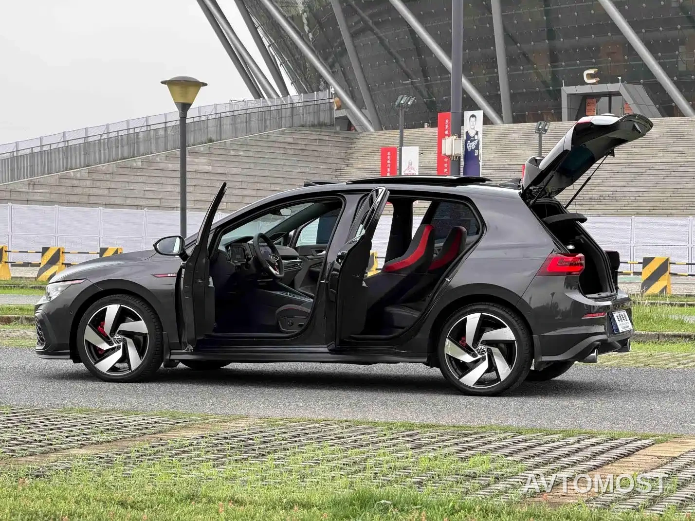 Volkswagen Golf GTI 2023 380TSI DSG GTI — фото 26