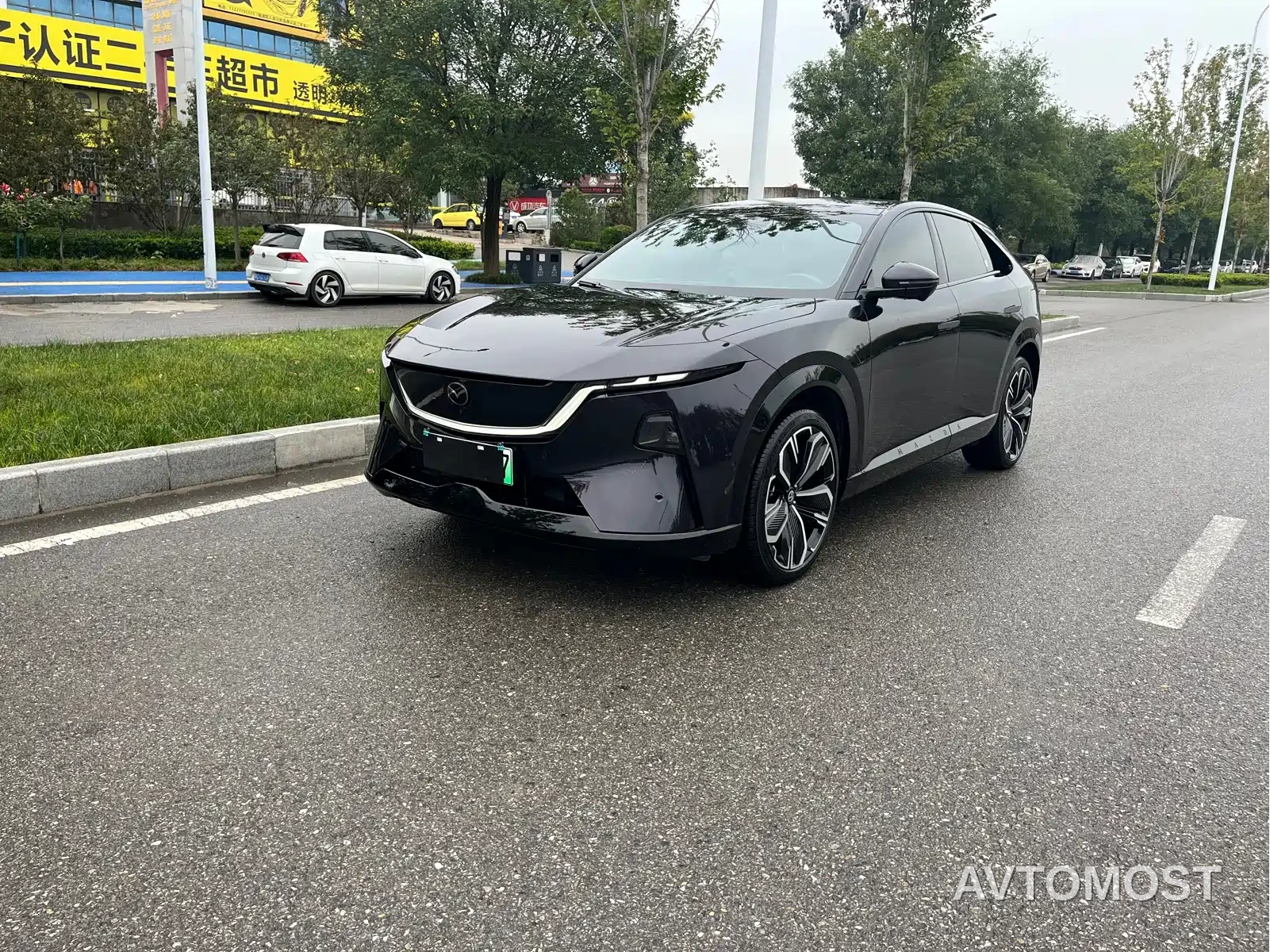 Mazda EZ-60 2025 Range-extender Base Model — фото 1
