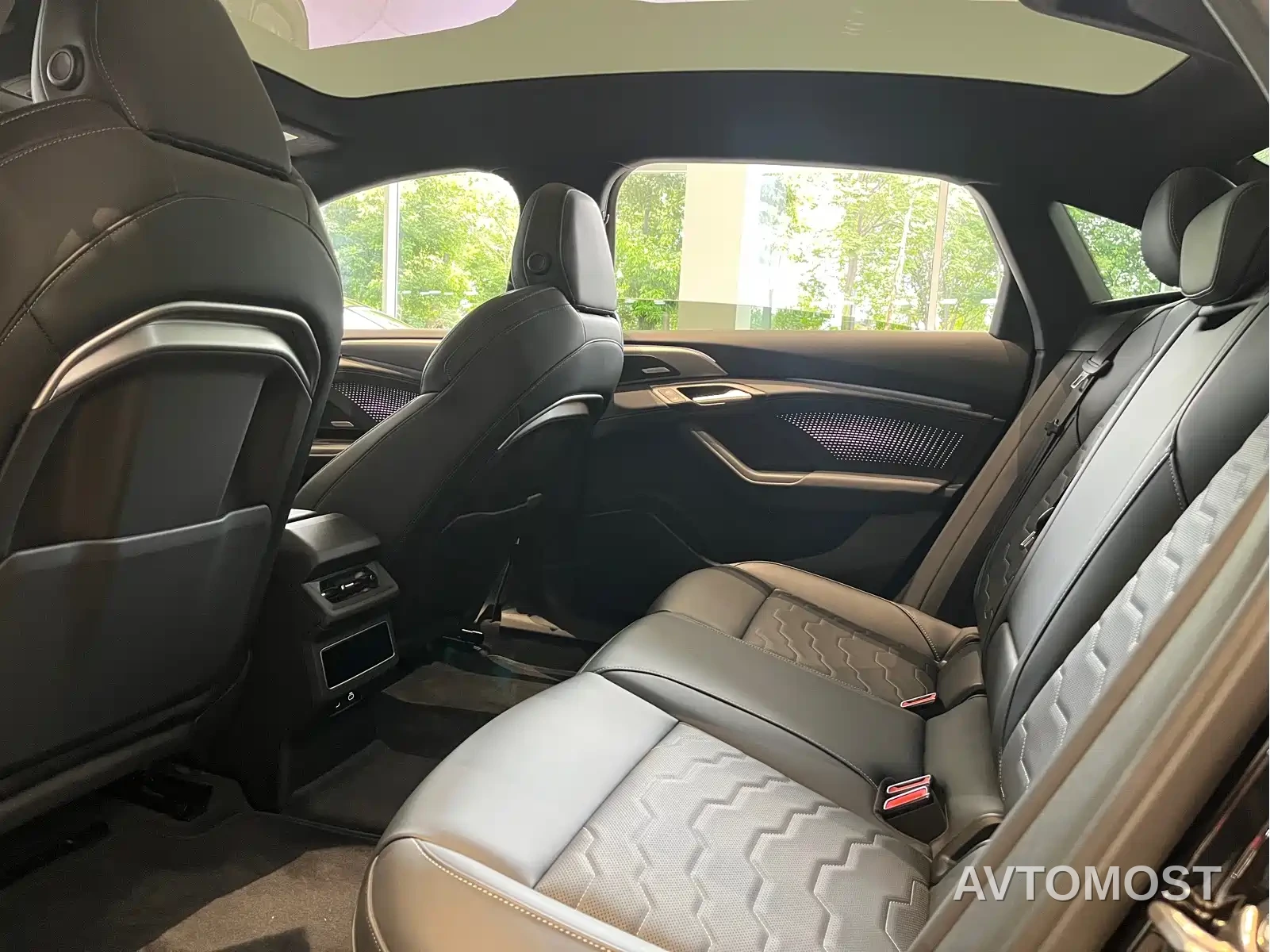 Audi A6L e-tron 2026 Model Pioneer Edition — фото 11
