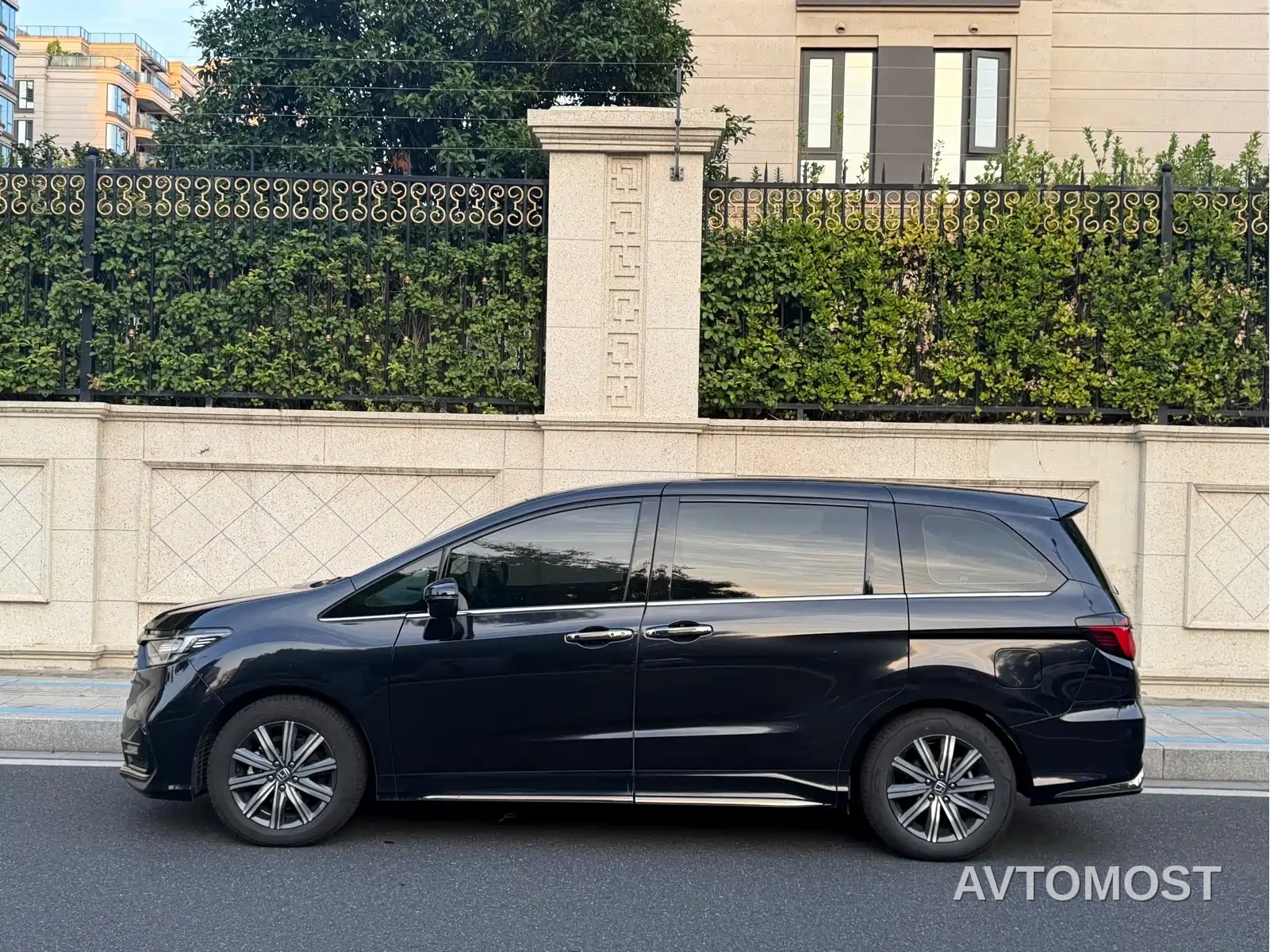 Honda Odyssey 2022 2.0L e:HEV Sharp·Enjoyment Edition — фото 3