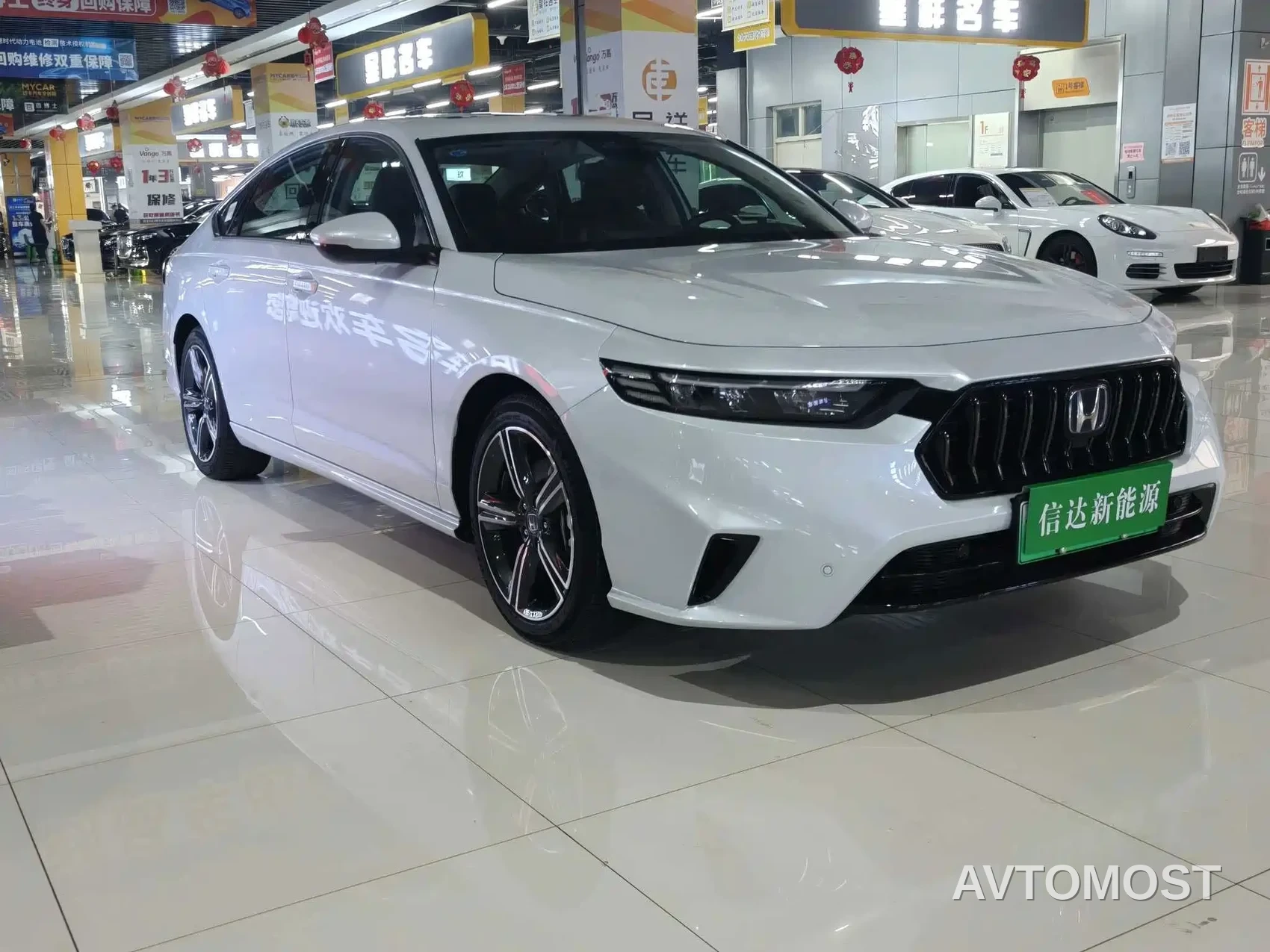 Honda Inspire Hybrid 2023 e:PHEV Premium Edition — фото 3