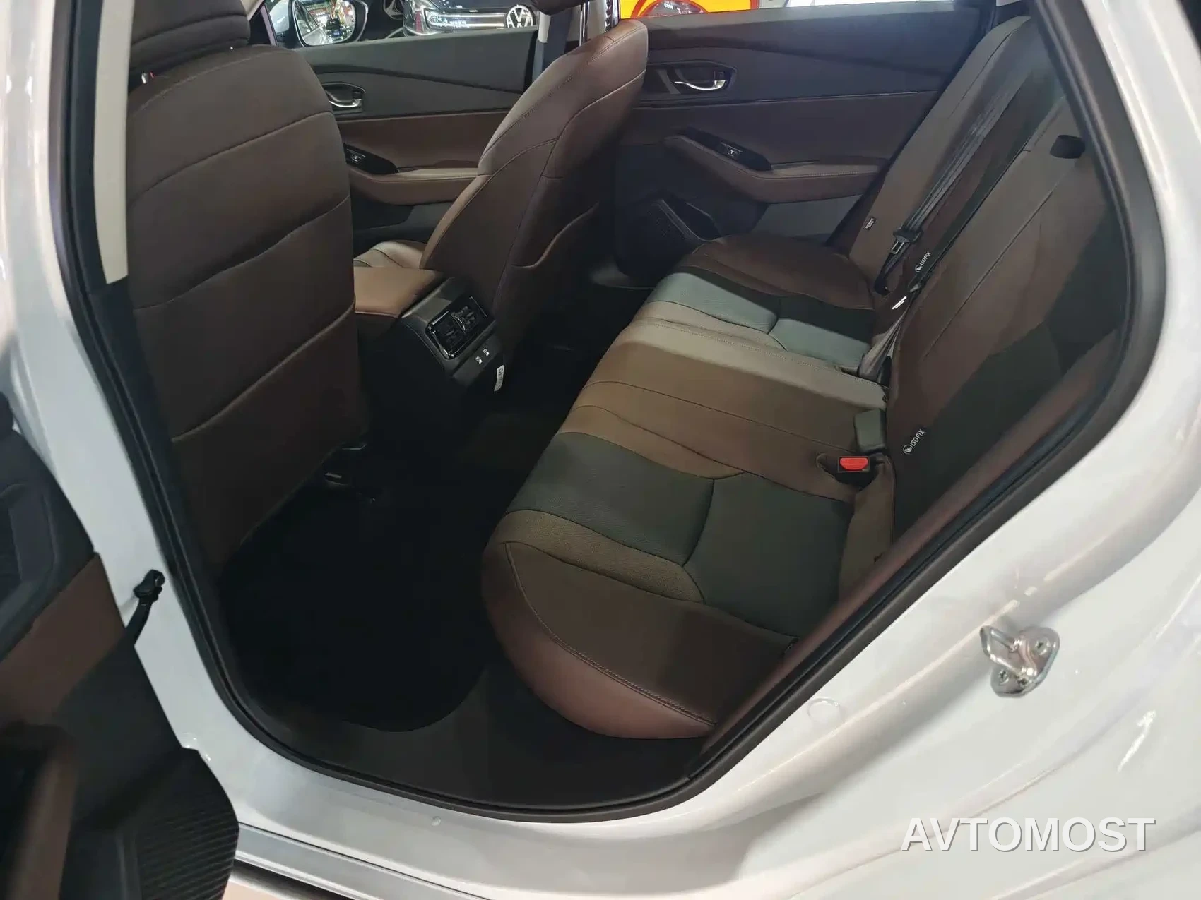 Honda Inspire Hybrid 2023 e:PHEV Premium Edition — фото 11