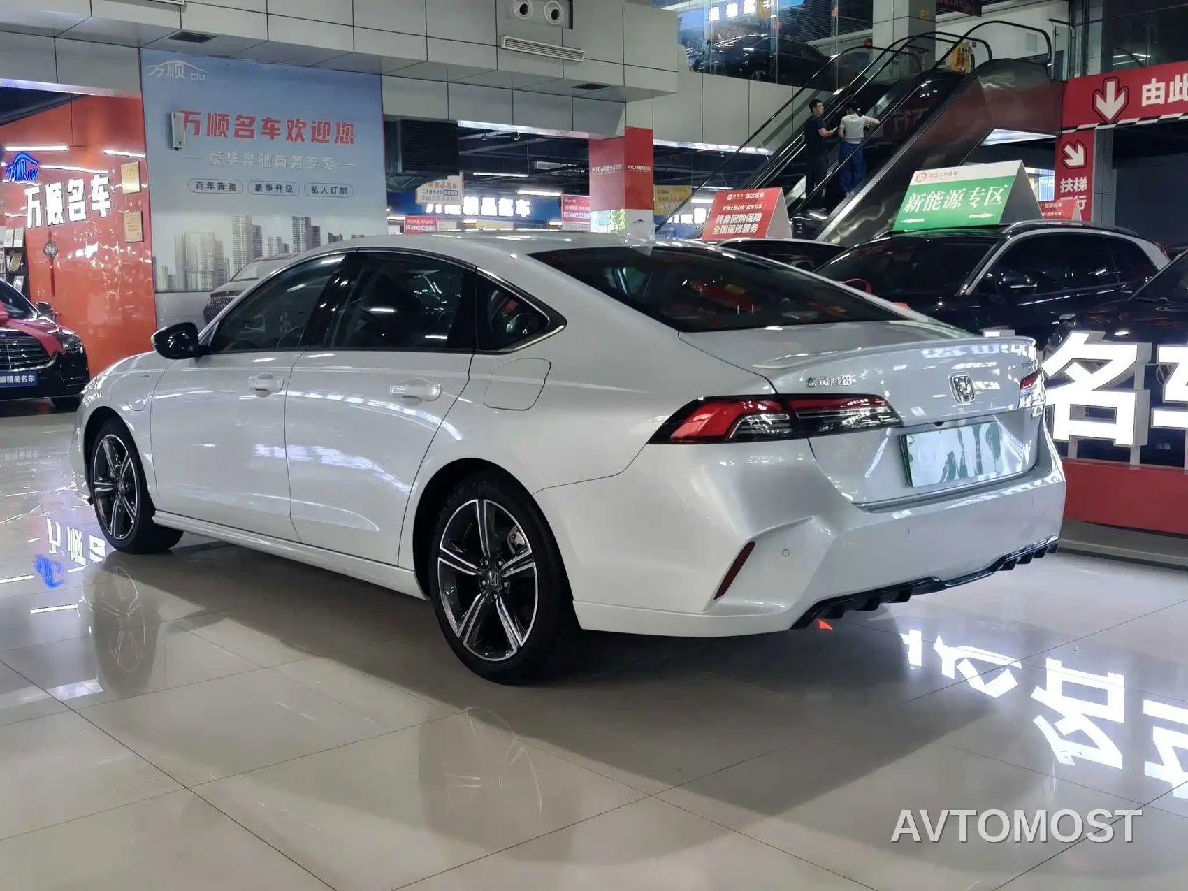 Honda Inspire Hybrid 2023 e:PHEV Premium Edition — фото 15