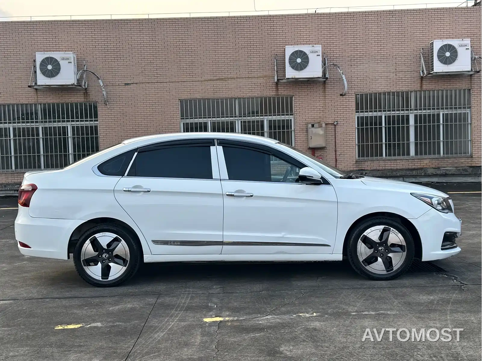 Dongfeng Fengshen E70 2021 Facelift 500 Premium Edition — фото 4