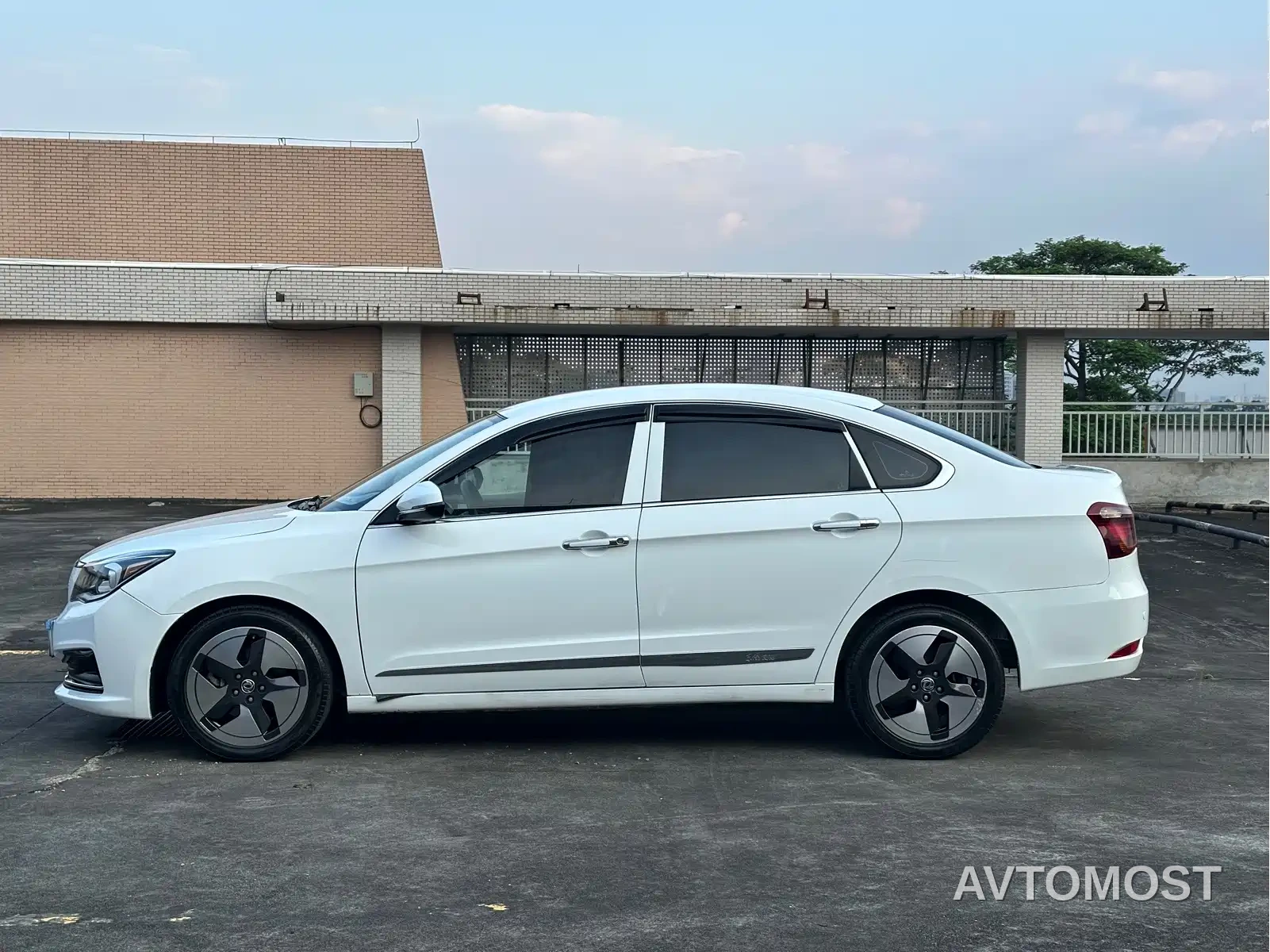 Dongfeng Fengshen E70 2021 Facelift 500 Premium Edition — фото 7
