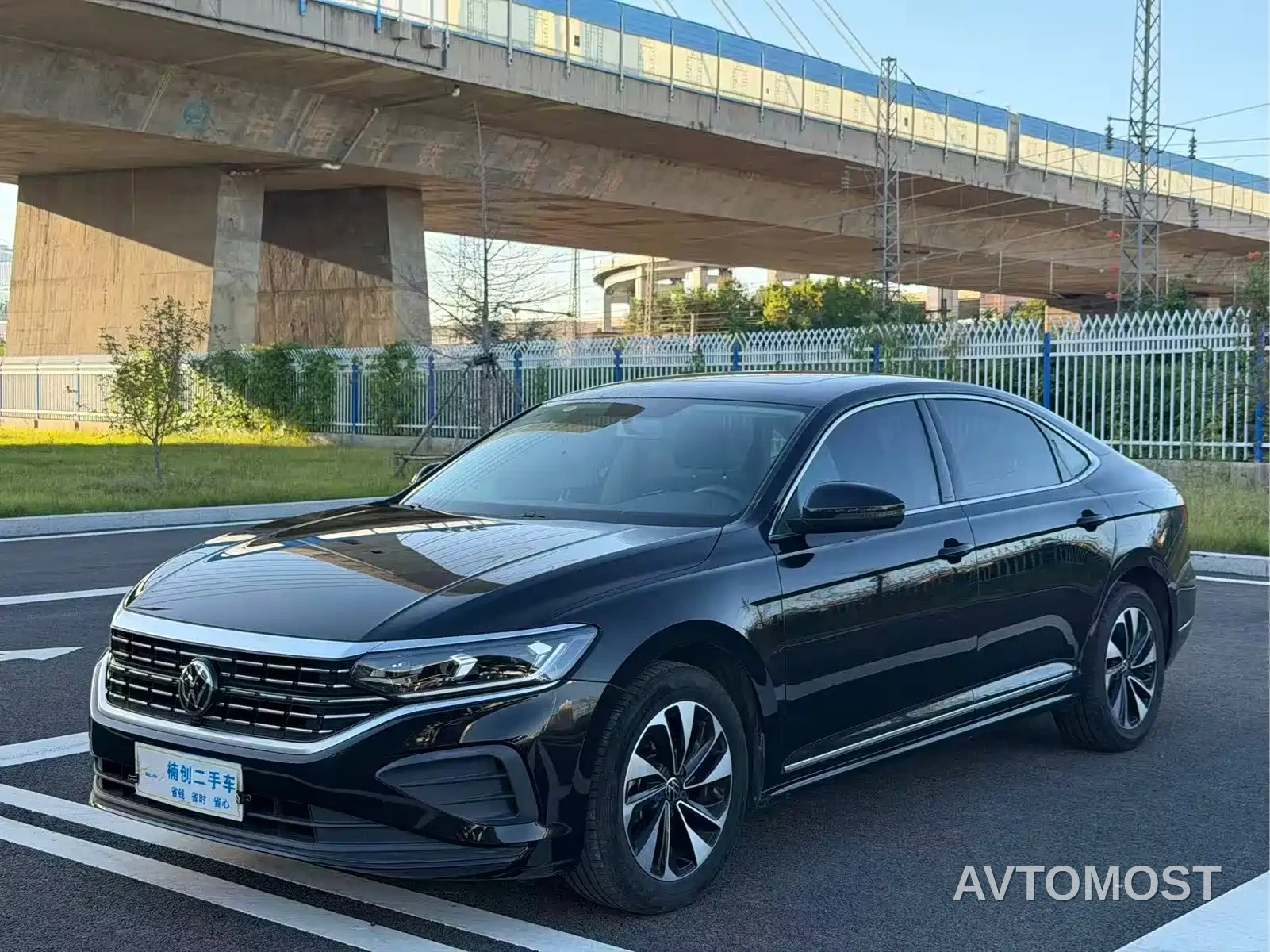 Volkswagen Passat 2025 Outstanding 280TSI Business Edition — фото 1