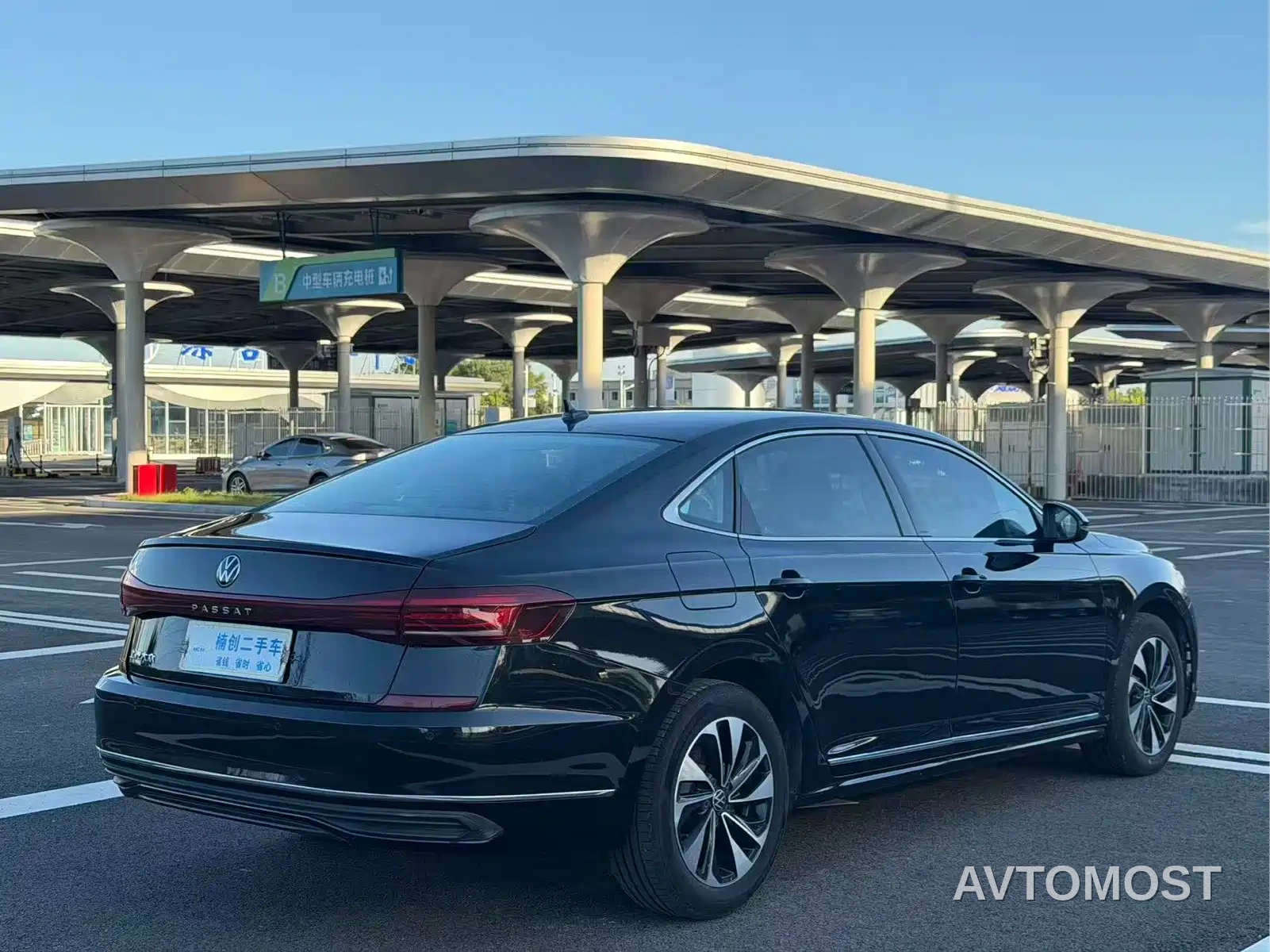 Volkswagen Passat 2025 Outstanding 280TSI Business Edition — фото 4