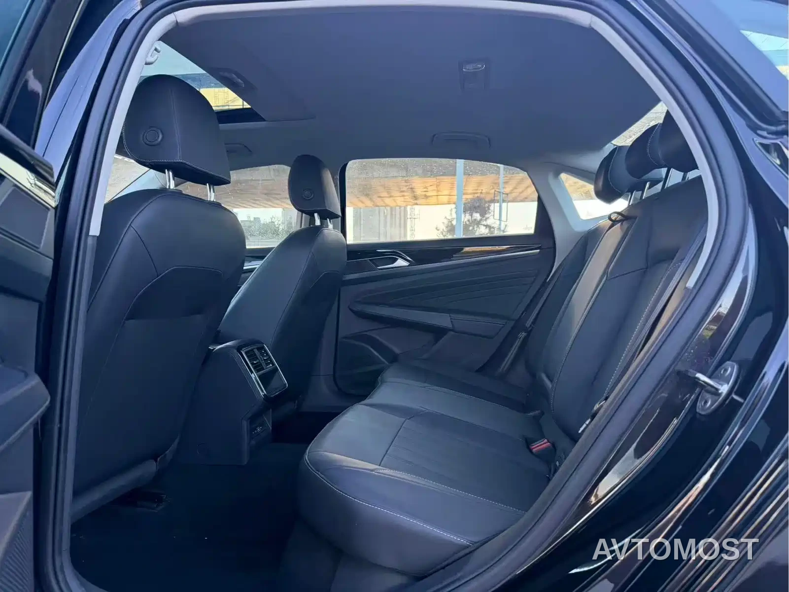 Volkswagen Passat 2025 Outstanding 280TSI Business Edition — фото 7
