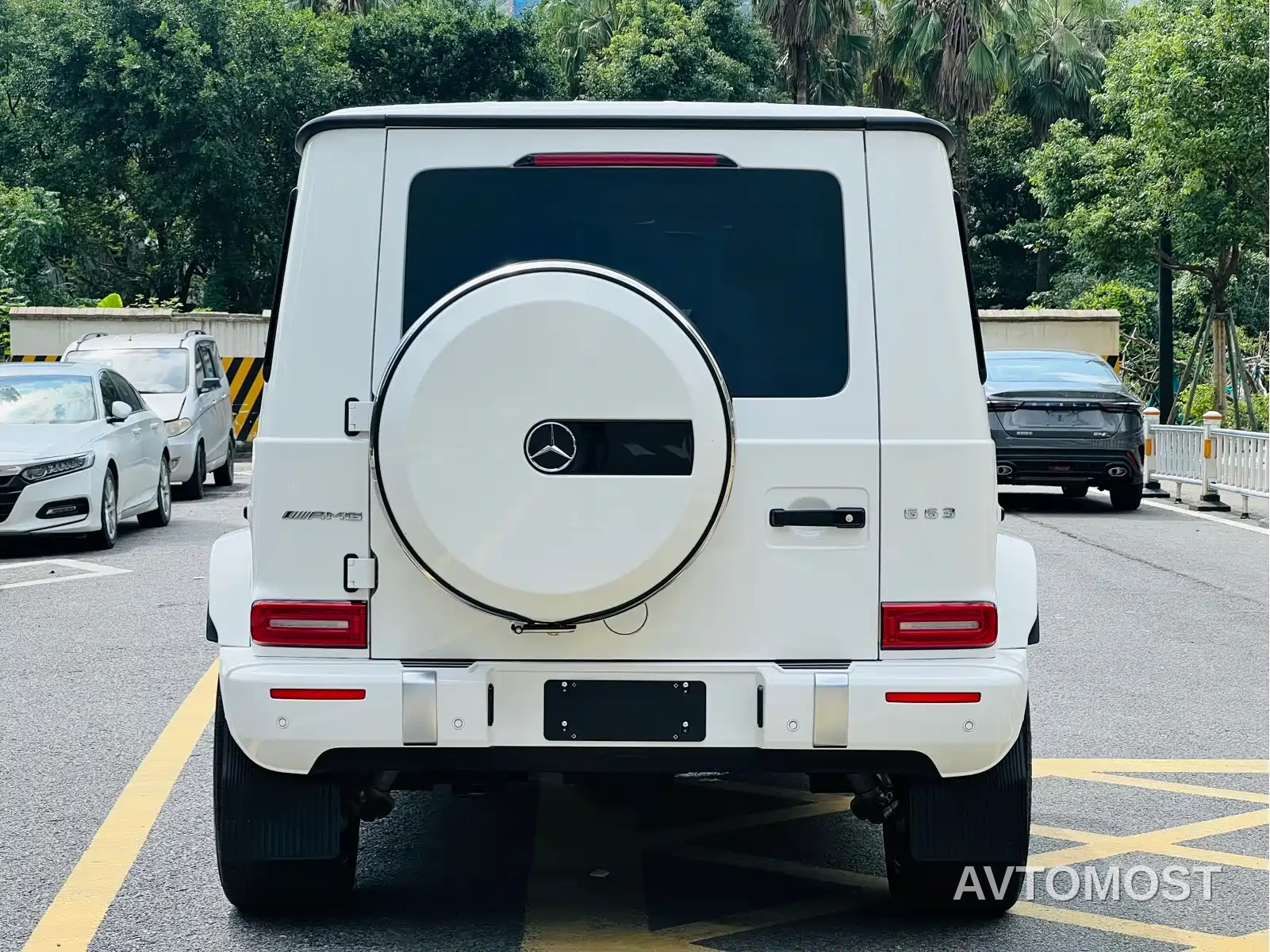 Mercedes-Benz G-Class AMG 2023 AMG G 63 — фото 8