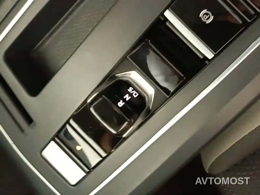 Volkswagen Golf 2023 Model 200TSI DSG — фото 8
