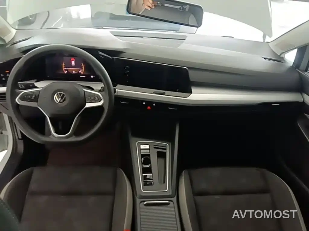 Volkswagen Golf 2023 Model 200TSI DSG — фото 9