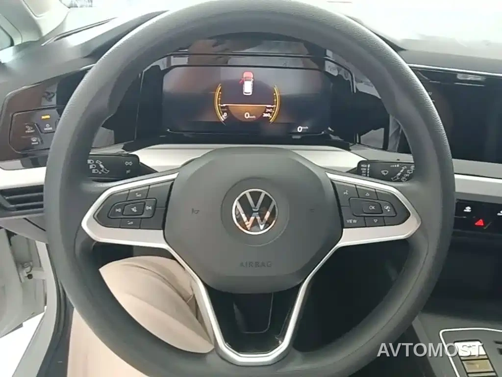Volkswagen Golf 2023 Model 200TSI DSG — фото 10