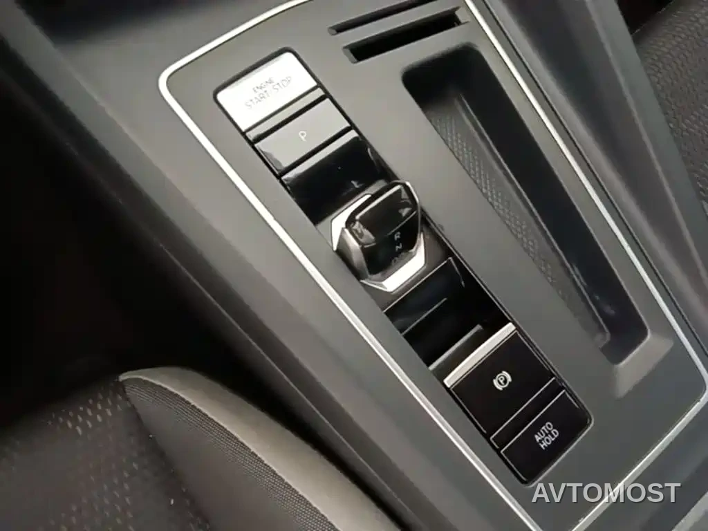 Volkswagen Golf 2023 Model 200TSI DSG — фото 13
